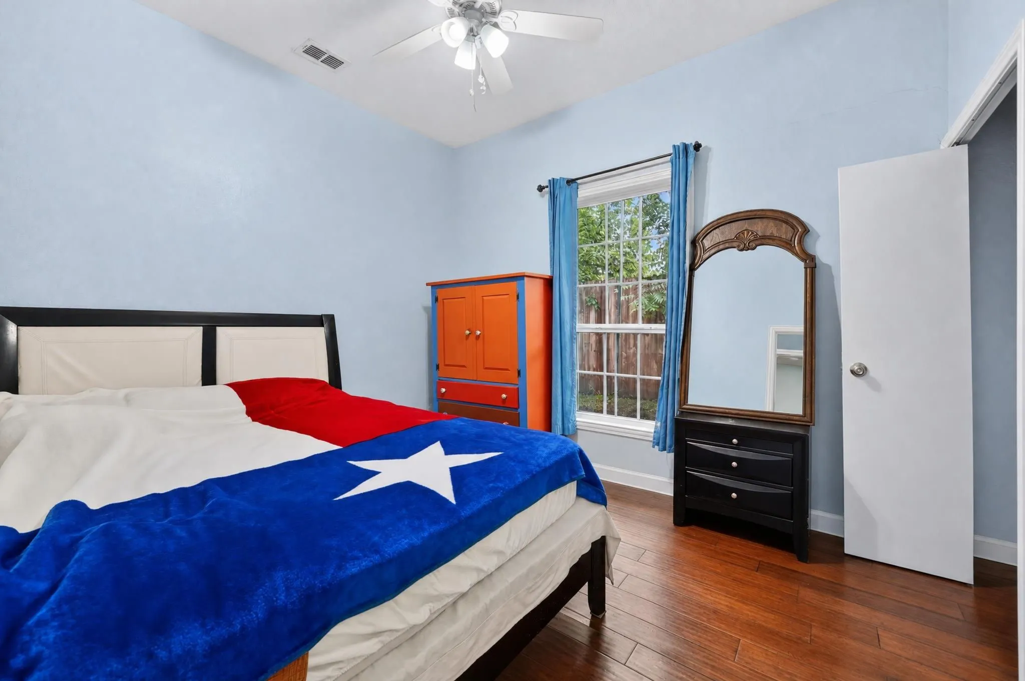 Single Family Residence For Sale in Hunt County , 505 S Manson Street, Wolfe City, Texas 75496, 4 Bedroom, 3 Bathroom, Garage spaces, 2,865 Sqft, built in 1945, mls#21369065, Real Estate Agent in Wolfe City, Homes For Sale in Hunt county, Homes For Sale in Wolfe City, Realtor in Wolfe City Texas, Real Estate Brokerage Independent Realty Texas, Luminita Cordes Realtor