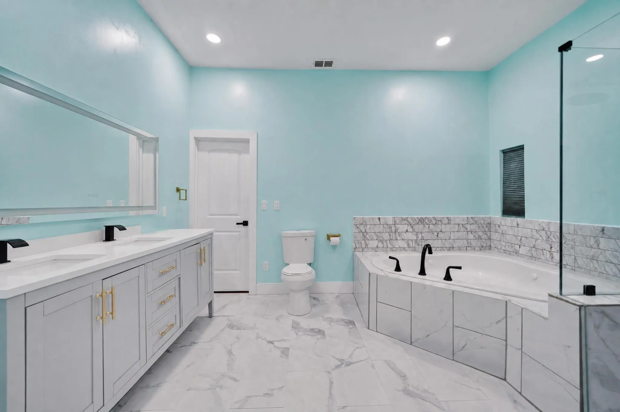 Single Family Residence For Sale in Hunt County , 505 S Manson Street, Wolfe City, Texas 75496, 4 Bedroom, 3 Bathroom, Garage spaces, 2,865 Sqft, built in 1945, mls#21369065, Real Estate Agent in Wolfe City, Homes For Sale in Hunt county, Homes For Sale in Wolfe City, Realtor in Wolfe City Texas, Real Estate Brokerage Independent Realty Texas, Luminita Cordes Realtor