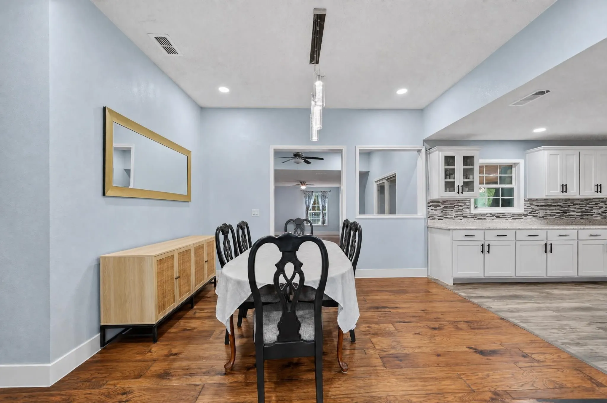 Single Family Residence For Sale in Hunt County , 505 S Manson Street, Wolfe City, Texas 75496, 4 Bedroom, 3 Bathroom, Garage spaces, 2,865 Sqft, built in 1945, mls#21369065, Real Estate Agent in Wolfe City, Homes For Sale in Hunt county, Homes For Sale in Wolfe City, Realtor in Wolfe City Texas, Real Estate Brokerage Independent Realty Texas, Luminita Cordes Realtor