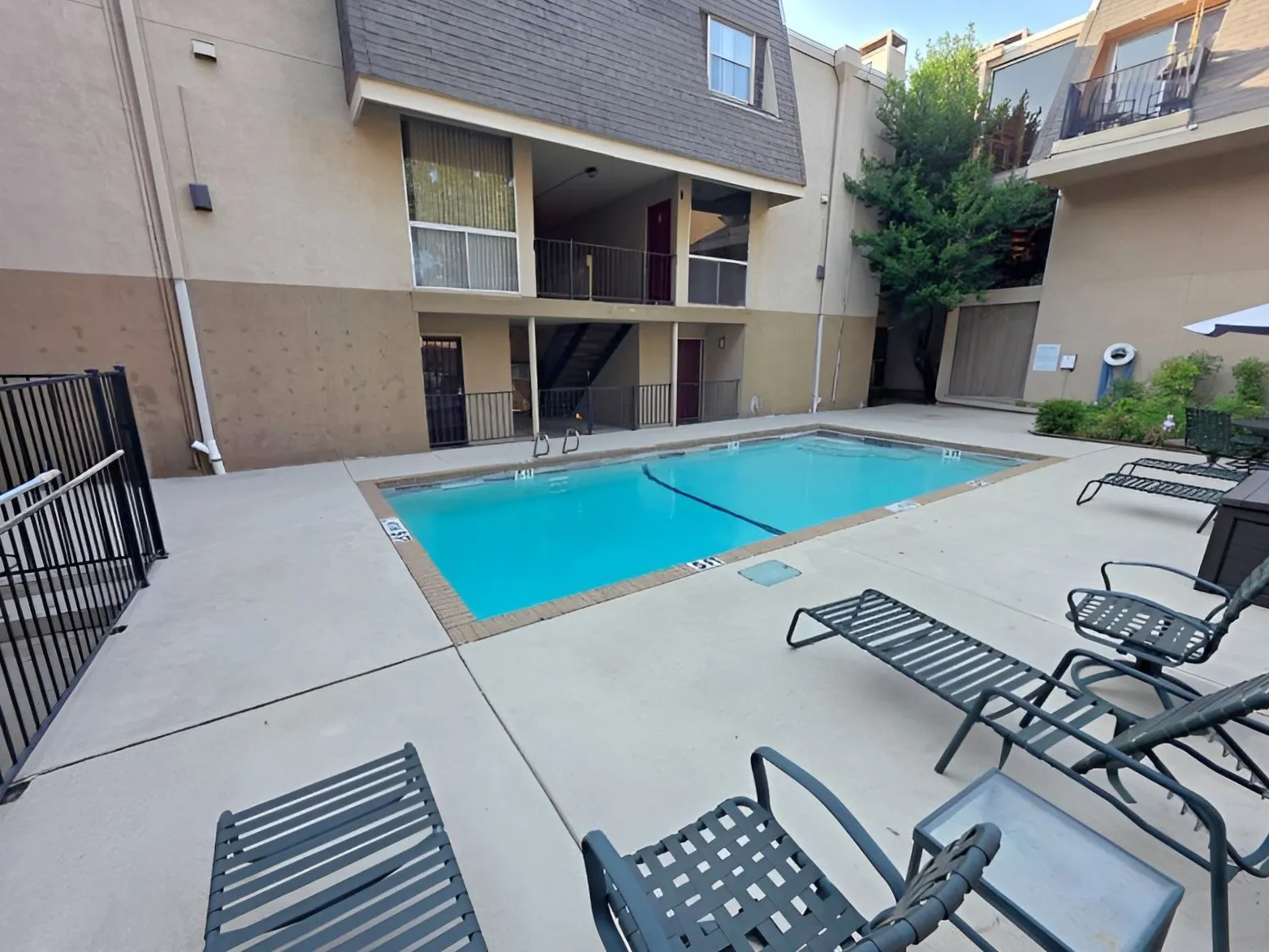 Condominium For Sale in Dallas County , 4044 Buena Vista Street 214, Dallas, Texas 75204, 1 Bedroom, 2 Bathroom, Garage spaces, 720 Sqft, built in 1972, mls#21369569, Real Estate Agent in Dallas, Homes For Sale in Dallas county, Homes For Sale in Dallas, Realtor in Dallas Texas, Real Estate Brokerage Independent Realty Texas, Luminita Cordes Realtor