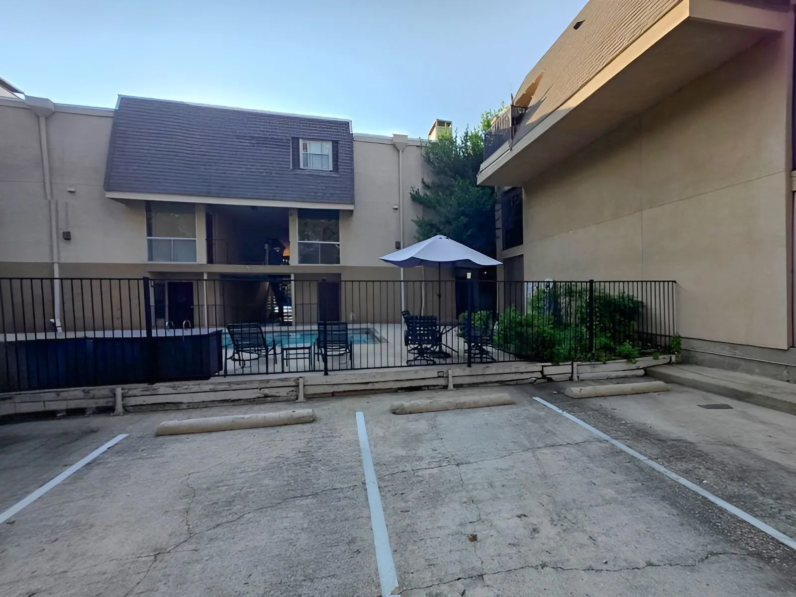 Condominium For Sale in Dallas County , 4044 Buena Vista Street 214, Dallas, Texas 75204, 1 Bedroom, 2 Bathroom, Garage spaces, 720 Sqft, built in 1972, mls#21369569, Real Estate Agent in Dallas, Homes For Sale in Dallas county, Homes For Sale in Dallas, Realtor in Dallas Texas, Real Estate Brokerage Independent Realty Texas, Luminita Cordes Realtor