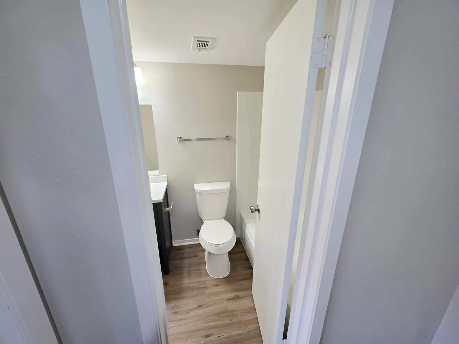 Condominium For Sale in Dallas County , 4044 Buena Vista Street 214, Dallas, Texas 75204, 1 Bedroom, 2 Bathroom, Garage spaces, 720 Sqft, built in 1972, mls#21369569, Real Estate Agent in Dallas, Homes For Sale in Dallas county, Homes For Sale in Dallas, Realtor in Dallas Texas, Real Estate Brokerage Independent Realty Texas, Luminita Cordes Realtor