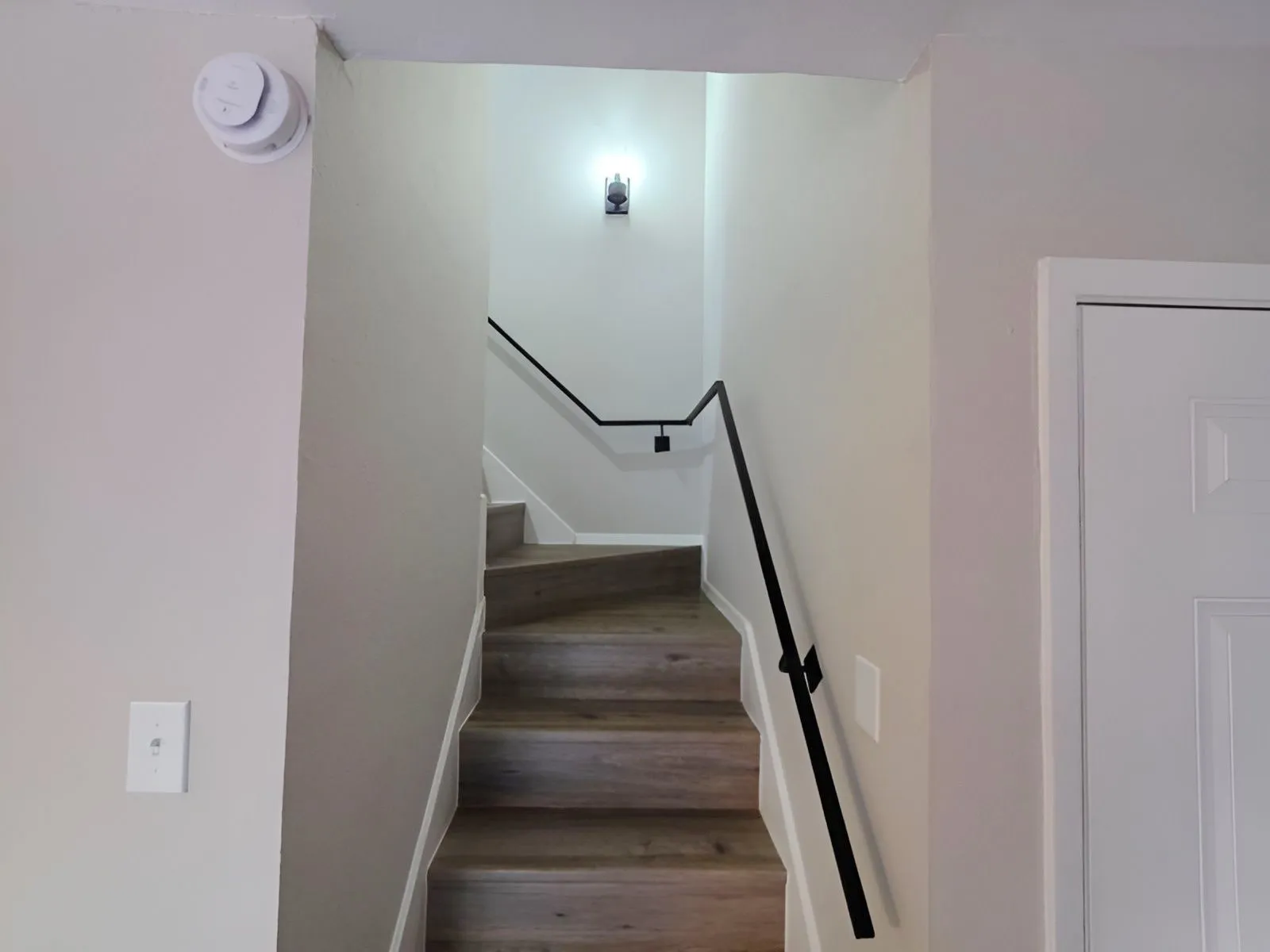 Condominium For Sale in Dallas County , 4044 Buena Vista Street 214, Dallas, Texas 75204, 1 Bedroom, 2 Bathroom, Garage spaces, 720 Sqft, built in 1972, mls#21369569, Real Estate Agent in Dallas, Homes For Sale in Dallas county, Homes For Sale in Dallas, Realtor in Dallas Texas, Real Estate Brokerage Independent Realty Texas, Luminita Cordes Realtor