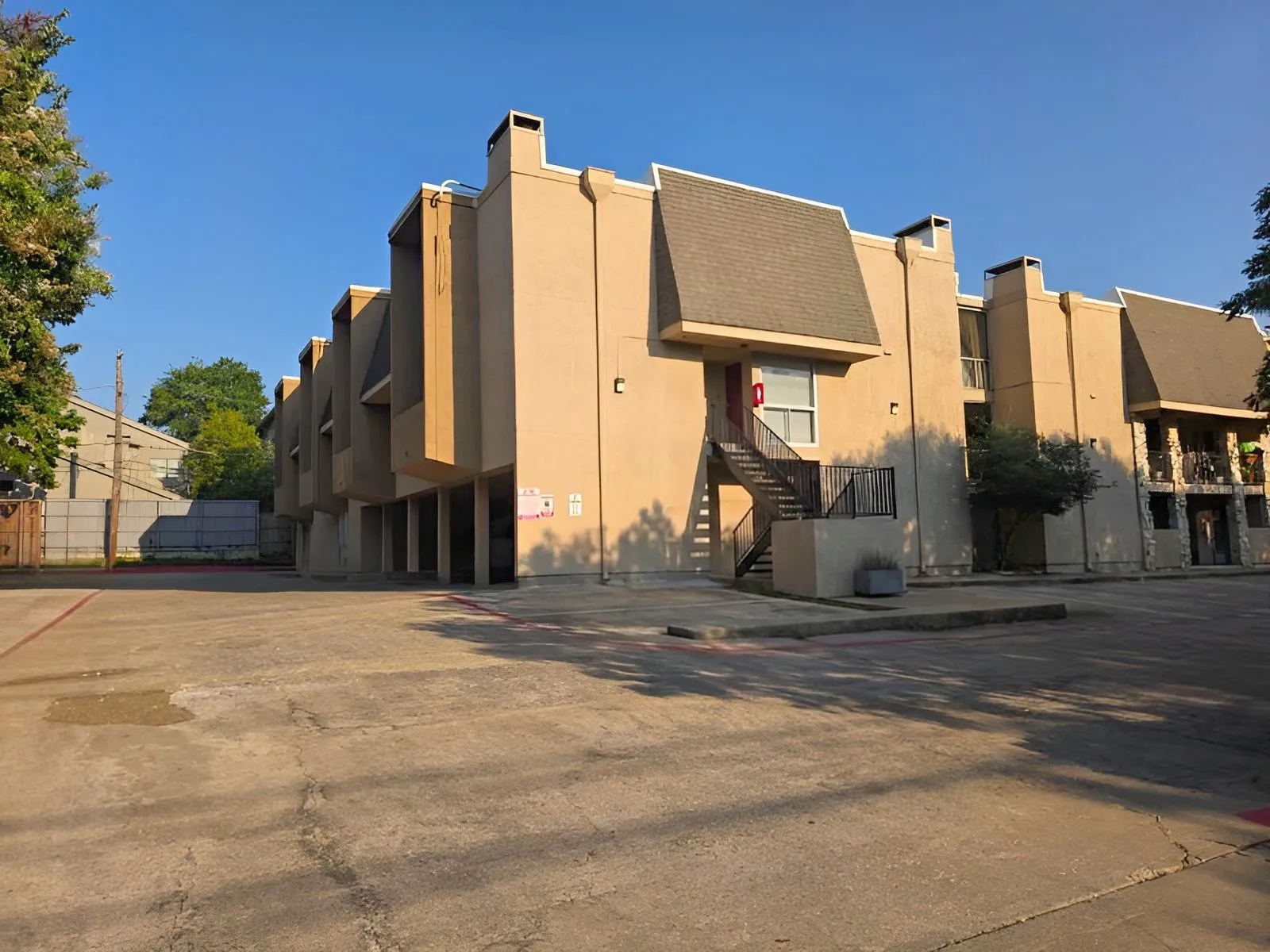 Condominium For Sale in Dallas County , 4044 Buena Vista Street 214, Dallas, Texas 75204, 1 Bedroom, 2 Bathroom, Garage spaces, 720 Sqft, built in 1972, mls#21369569, Real Estate Agent in Dallas, Homes For Sale in Dallas county, Homes For Sale in Dallas, Realtor in Dallas Texas, Real Estate Brokerage Independent Realty Texas, Luminita Cordes Realtor