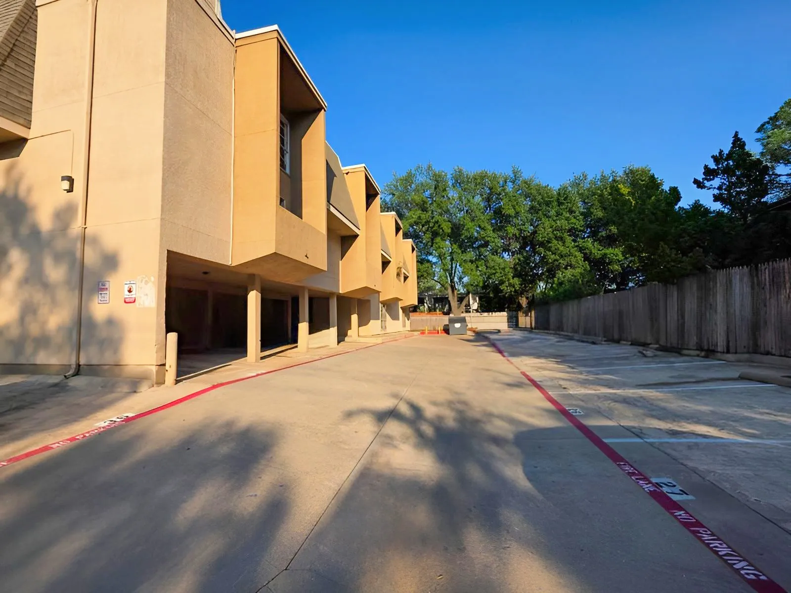 Condominium For Sale in Dallas County , 4044 Buena Vista Street 214, Dallas, Texas 75204, 1 Bedroom, 2 Bathroom, Garage spaces, 720 Sqft, built in 1972, mls#21369569, Real Estate Agent in Dallas, Homes For Sale in Dallas county, Homes For Sale in Dallas, Realtor in Dallas Texas, Real Estate Brokerage Independent Realty Texas, Luminita Cordes Realtor