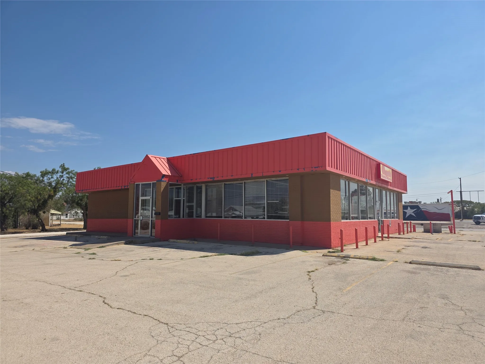 Retail For Sale in Jones County , 1302 17th Street, Anson, Texas 79501, 0, 0, Garage spaces, 0 Sqft, built in 1970, mls#21369565, Real Estate Agent in Anson, Homes For Sale in Jones county, Homes For Sale in Anson, Realtor in Anson Texas, Real Estate Brokerage Independent Realty Texas, Luminita Cordes Realtor