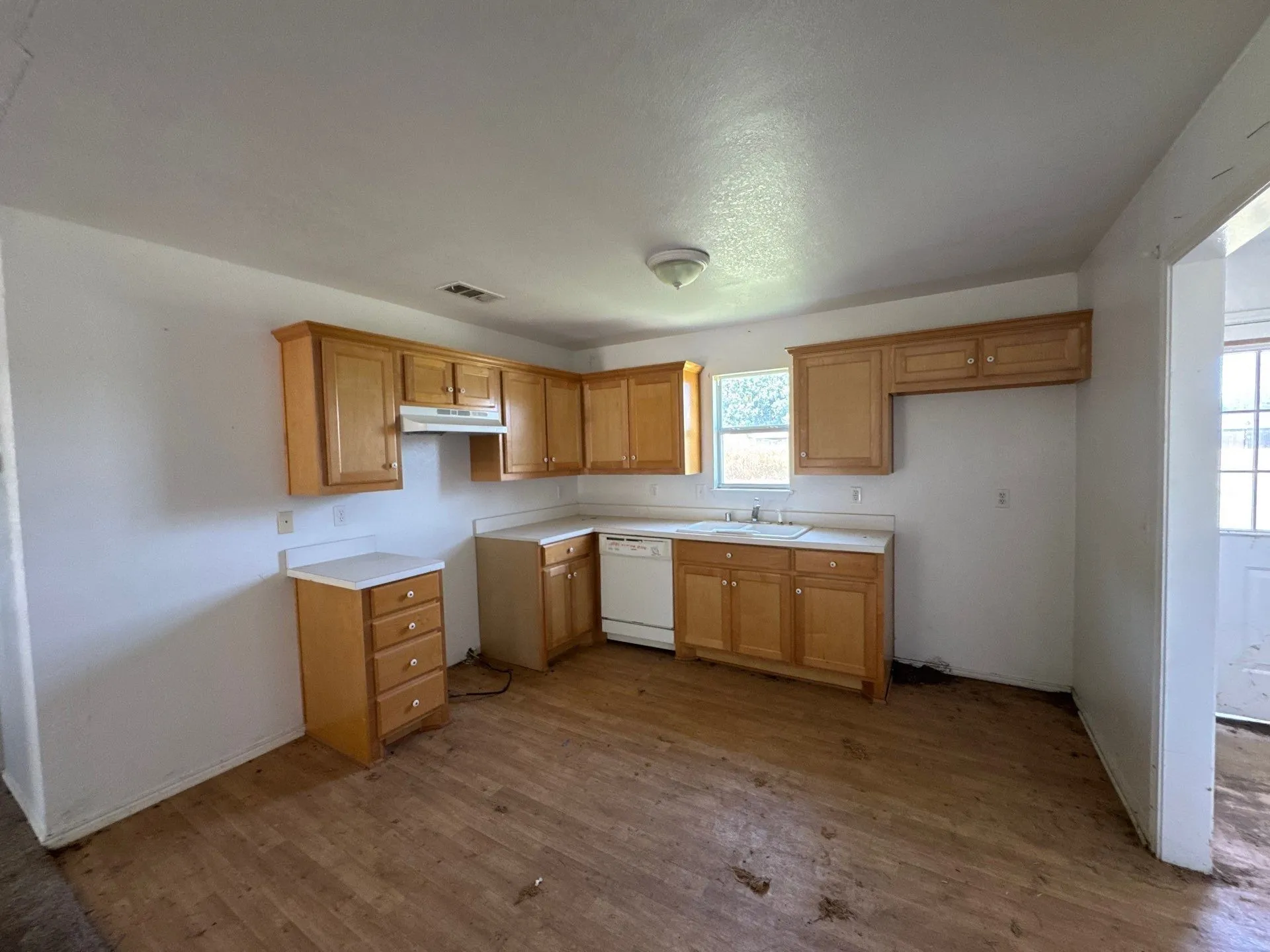 Single Family Residence For Sale in Fannin County , 605 Oldham Street, Bonham, Texas 75418, 2 Bedroom, 2 Bathroom, Garage spaces, 873 Sqft, built in 2001, mls#21367964, Real Estate Agent in Bonham, Homes For Sale in Fannin county, Homes For Sale in Bonham, Realtor in Bonham Texas, Real Estate Brokerage Independent Realty Texas, Luminita Cordes Realtor