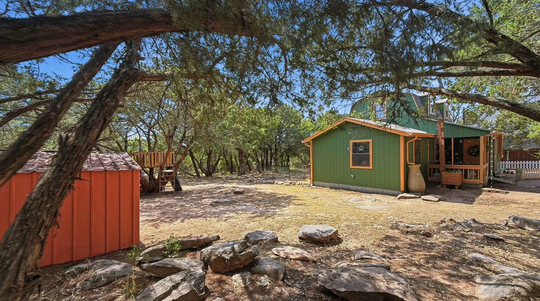 Single Family Residence For Sale in Hood County , 5716 San Jacinto Drive, Granbury, Texas 76048, 3 Bedroom, 2 Bathroom, Garage spaces, 1,210 Sqft, built in 1999, mls#21369489, Real Estate Agent in Granbury, Homes For Sale in Hood county, Homes For Sale in Granbury, Realtor in Granbury Texas, Real Estate Brokerage Independent Realty Texas, Luminita Cordes Realtor
