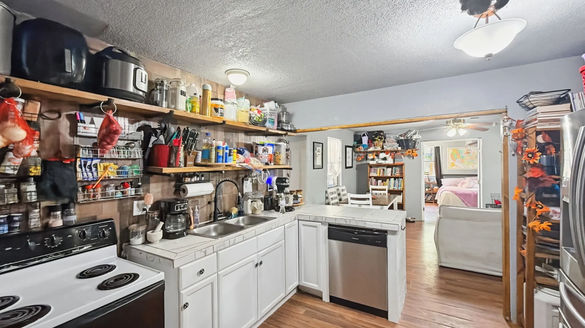 Single Family Residence For Sale in Hood County , 5716 San Jacinto Drive, Granbury, Texas 76048, 3 Bedroom, 2 Bathroom, Garage spaces, 1,210 Sqft, built in 1999, mls#21369489, Real Estate Agent in Granbury, Homes For Sale in Hood county, Homes For Sale in Granbury, Realtor in Granbury Texas, Real Estate Brokerage Independent Realty Texas, Luminita Cordes Realtor