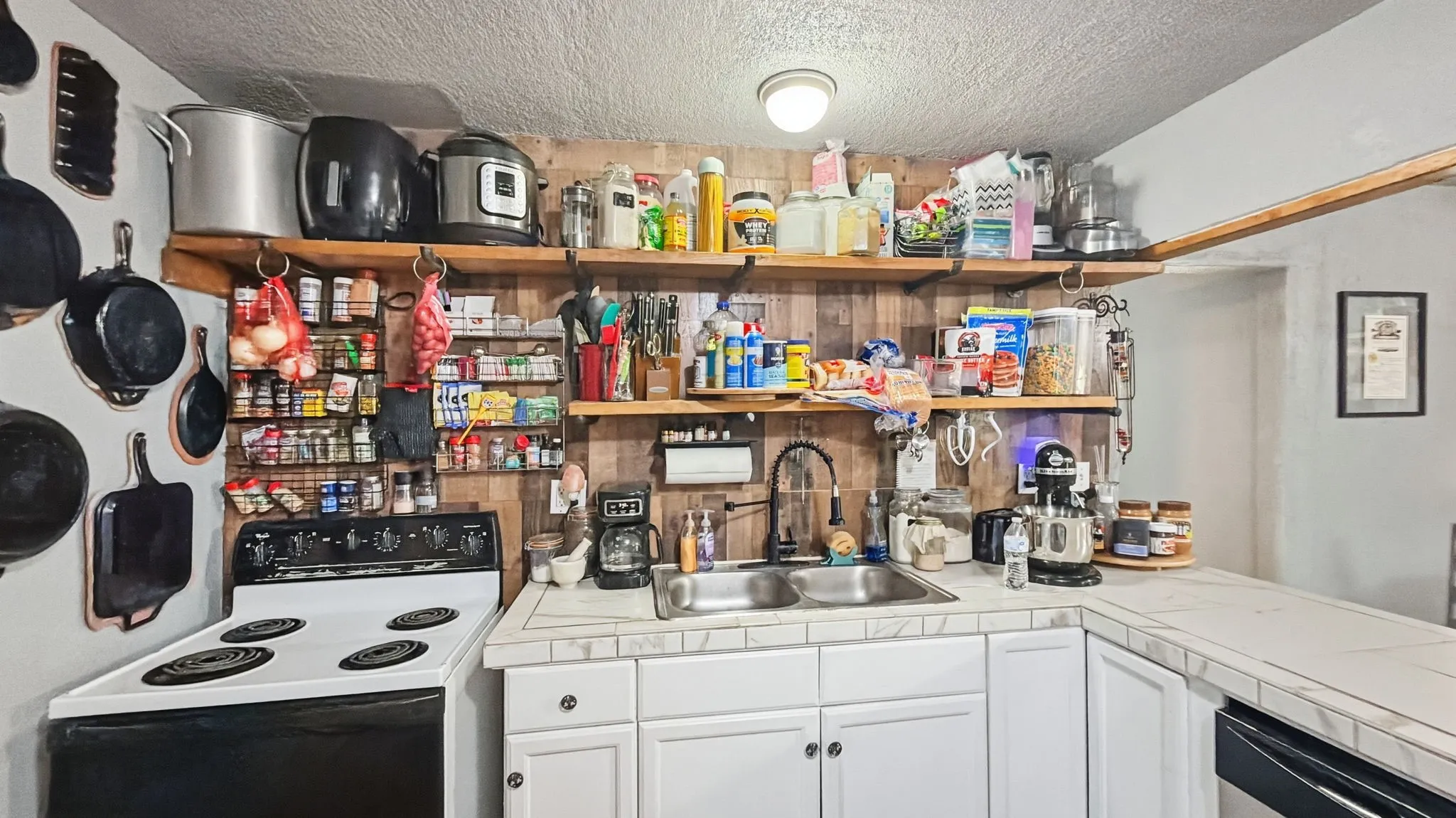 Single Family Residence For Sale in Hood County , 5716 San Jacinto Drive, Granbury, Texas 76048, 3 Bedroom, 2 Bathroom, Garage spaces, 1,210 Sqft, built in 1999, mls#21369489, Real Estate Agent in Granbury, Homes For Sale in Hood county, Homes For Sale in Granbury, Realtor in Granbury Texas, Real Estate Brokerage Independent Realty Texas, Luminita Cordes Realtor