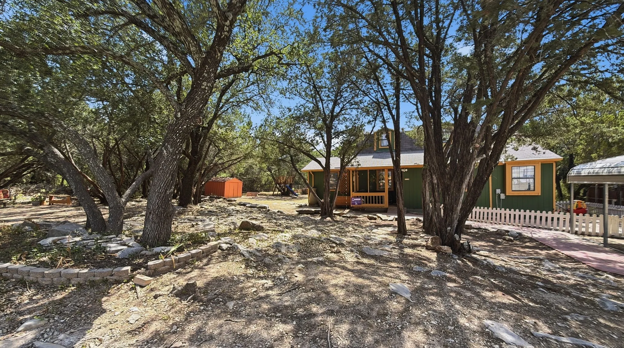 Single Family Residence For Sale in Hood County , 5716 San Jacinto Drive, Granbury, Texas 76048, 3 Bedroom, 2 Bathroom, Garage spaces, 1,210 Sqft, built in 1999, mls#21369489, Real Estate Agent in Granbury, Homes For Sale in Hood county, Homes For Sale in Granbury, Realtor in Granbury Texas, Real Estate Brokerage Independent Realty Texas, Luminita Cordes Realtor