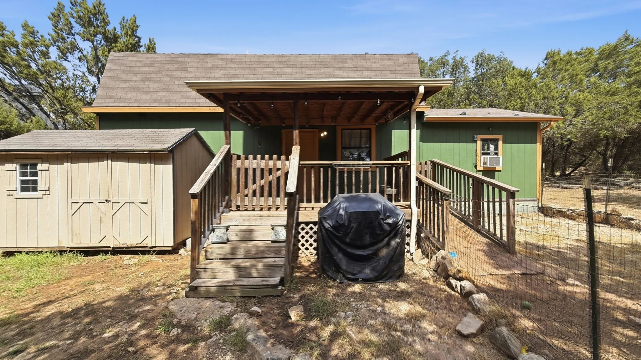 Single Family Residence For Sale in Hood County , 5716 San Jacinto Drive, Granbury, Texas 76048, 3 Bedroom, 2 Bathroom, Garage spaces, 1,210 Sqft, built in 1999, mls#21369489, Real Estate Agent in Granbury, Homes For Sale in Hood county, Homes For Sale in Granbury, Realtor in Granbury Texas, Real Estate Brokerage Independent Realty Texas, Luminita Cordes Realtor