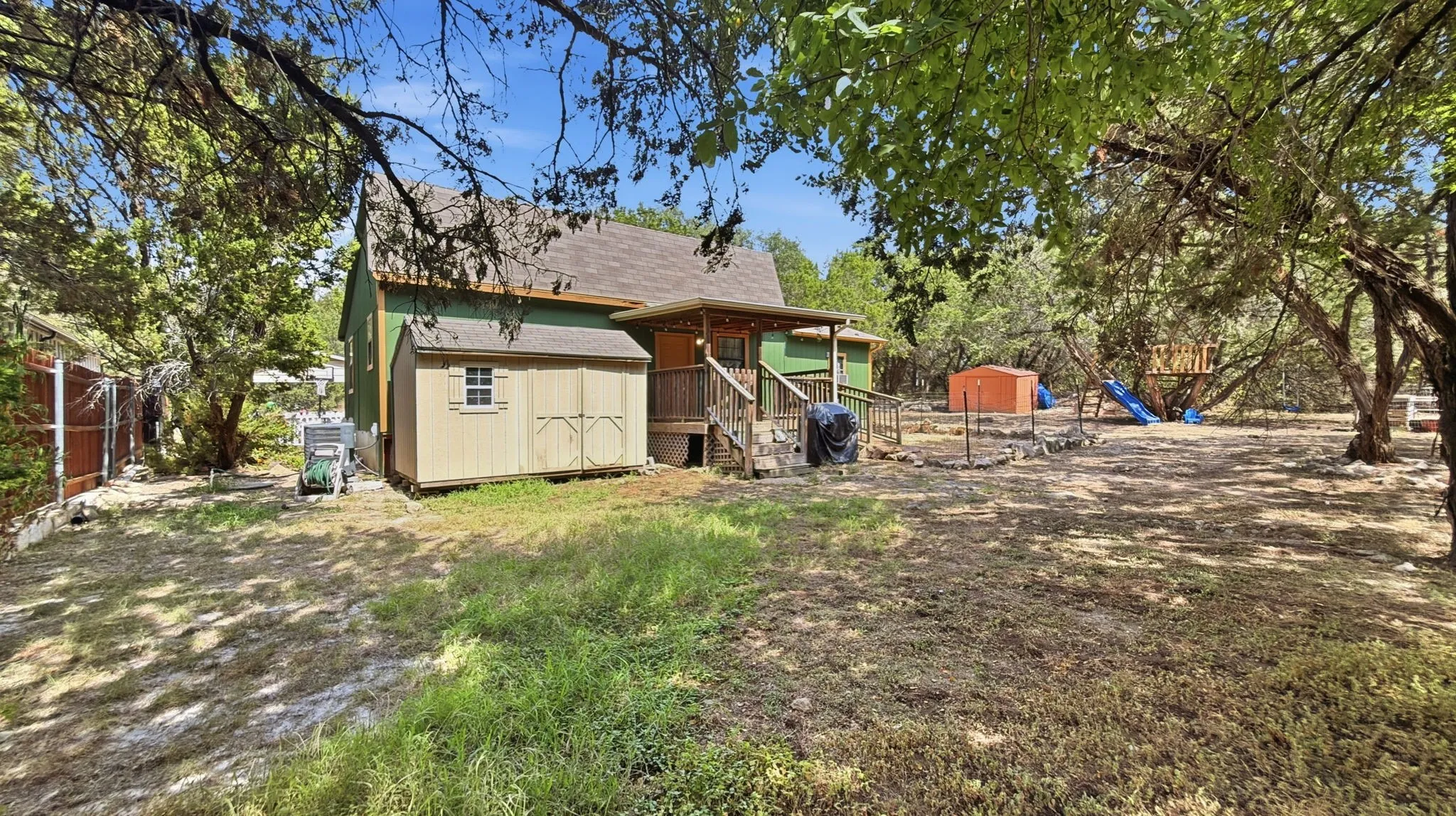 Single Family Residence For Sale in Hood County , 5716 San Jacinto Drive, Granbury, Texas 76048, 3 Bedroom, 2 Bathroom, Garage spaces, 1,210 Sqft, built in 1999, mls#21369489, Real Estate Agent in Granbury, Homes For Sale in Hood county, Homes For Sale in Granbury, Realtor in Granbury Texas, Real Estate Brokerage Independent Realty Texas, Luminita Cordes Realtor