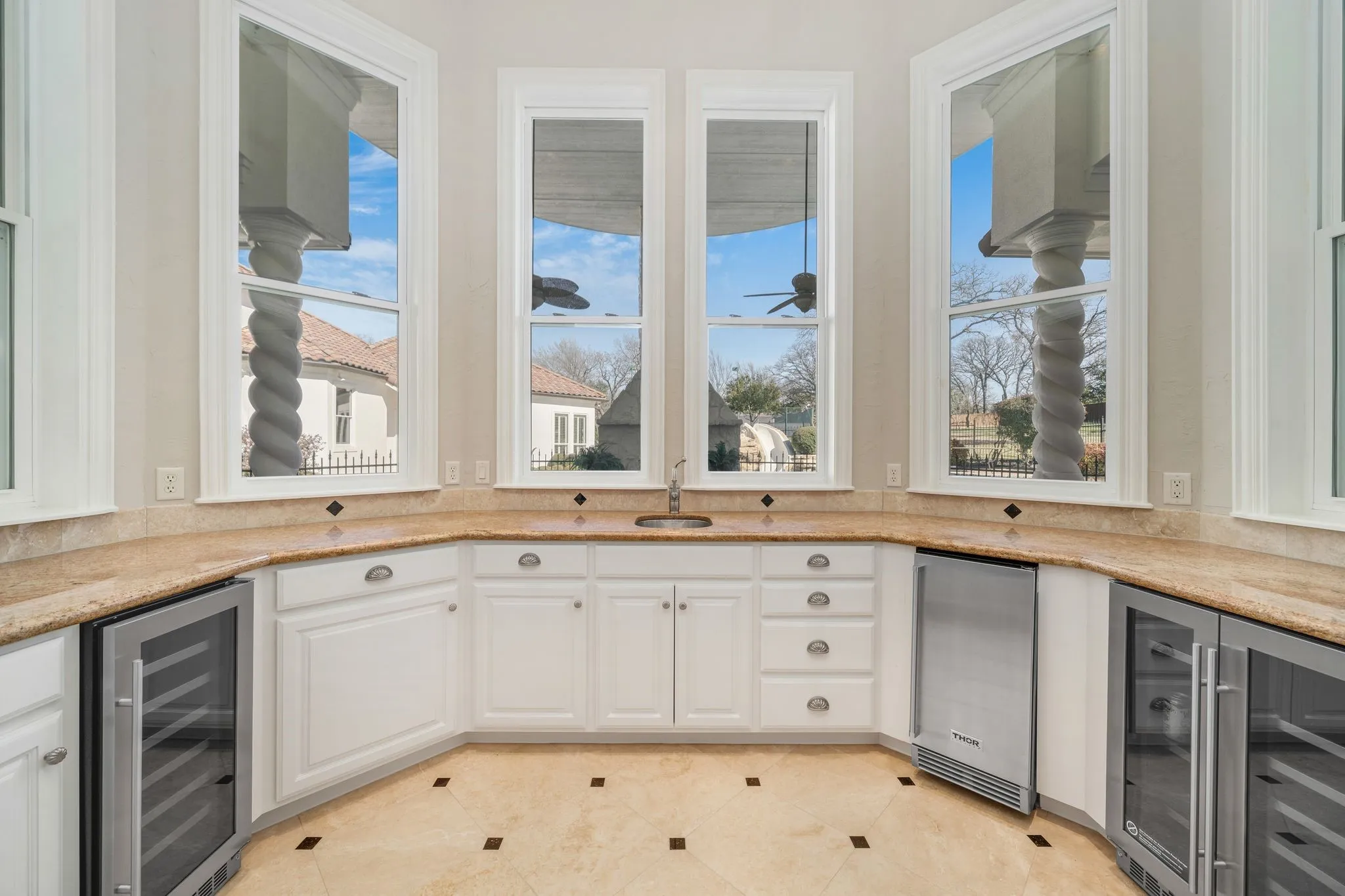 Single Family Residence For Sale in Tarrant County , 1075 W Dove Road, Southlake, Texas 76092, 5 Bedroom, 6 Bathroom, 4 Garage spaces, 7,201 Sqft, built in 2003, mls#21369575, Real Estate Agent in Southlake, Homes For Sale in Tarrant county, Homes For Sale in Southlake, Realtor in Southlake Texas, Real Estate Brokerage Independent Realty Texas, Luminita Cordes Realtor