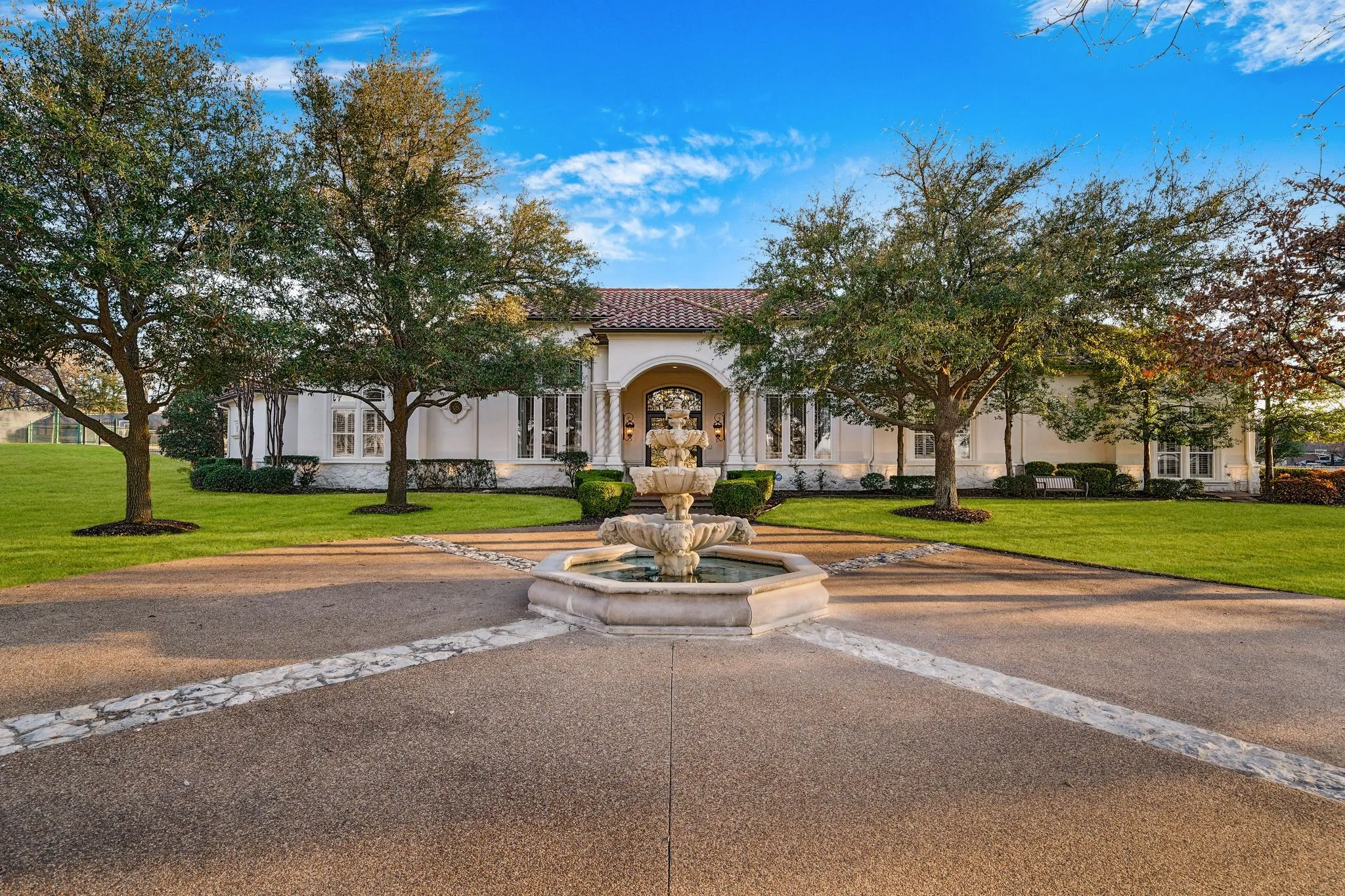 Single Family Residence For Sale in Tarrant County , 1075 W Dove Road, Southlake, Texas 76092, 5 Bedroom, 6 Bathroom, 4 Garage spaces, 7,201 Sqft, built in 2003, mls#21369575, Real Estate Agent in Southlake, Homes For Sale in Tarrant county, Homes For Sale in Southlake, Realtor in Southlake Texas, Real Estate Brokerage Independent Realty Texas, Luminita Cordes Realtor