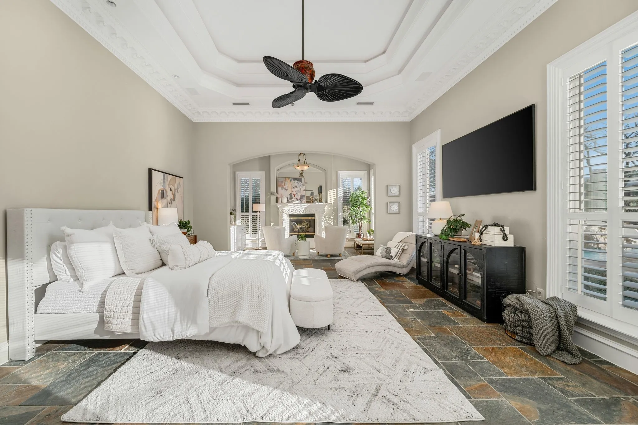 Single Family Residence For Sale in Tarrant County , 1075 W Dove Road, Southlake, Texas 76092, 5 Bedroom, 6 Bathroom, 4 Garage spaces, 7,201 Sqft, built in 2003, mls#21369575, Real Estate Agent in Southlake, Homes For Sale in Tarrant county, Homes For Sale in Southlake, Realtor in Southlake Texas, Real Estate Brokerage Independent Realty Texas, Luminita Cordes Realtor