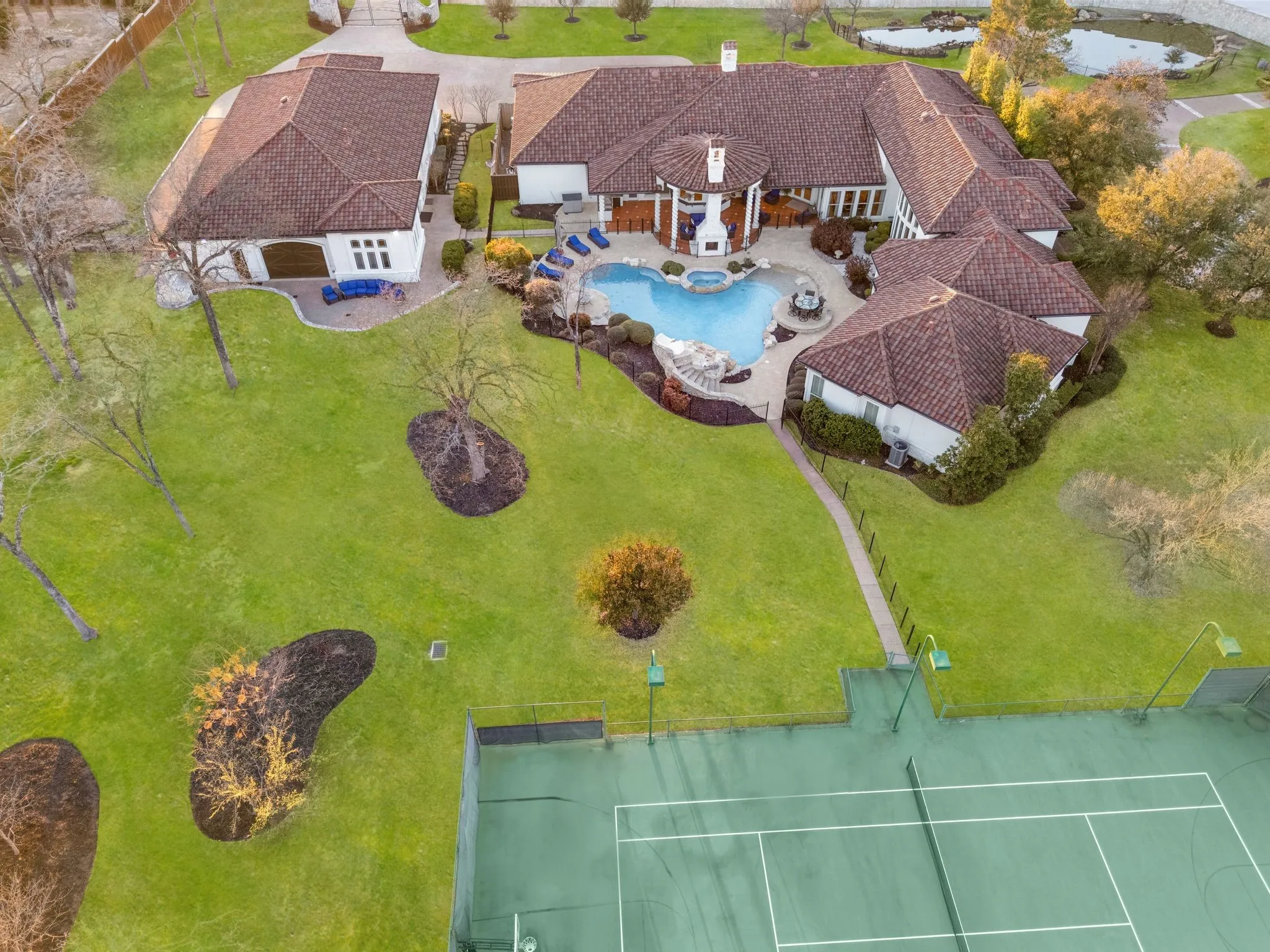 Single Family Residence For Sale in Tarrant County , 1075 W Dove Road, Southlake, Texas 76092, 5 Bedroom, 6 Bathroom, 4 Garage spaces, 7,201 Sqft, built in 2003, mls#21369575, Real Estate Agent in Southlake, Homes For Sale in Tarrant county, Homes For Sale in Southlake, Realtor in Southlake Texas, Real Estate Brokerage Independent Realty Texas, Luminita Cordes Realtor