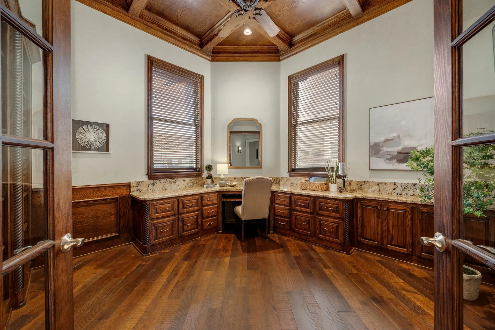Single Family Residence For Sale in Tarrant County , 1075 W Dove Road, Southlake, Texas 76092, 5 Bedroom, 6 Bathroom, 4 Garage spaces, 7,201 Sqft, built in 2003, mls#21369575, Real Estate Agent in Southlake, Homes For Sale in Tarrant county, Homes For Sale in Southlake, Realtor in Southlake Texas, Real Estate Brokerage Independent Realty Texas, Luminita Cordes Realtor