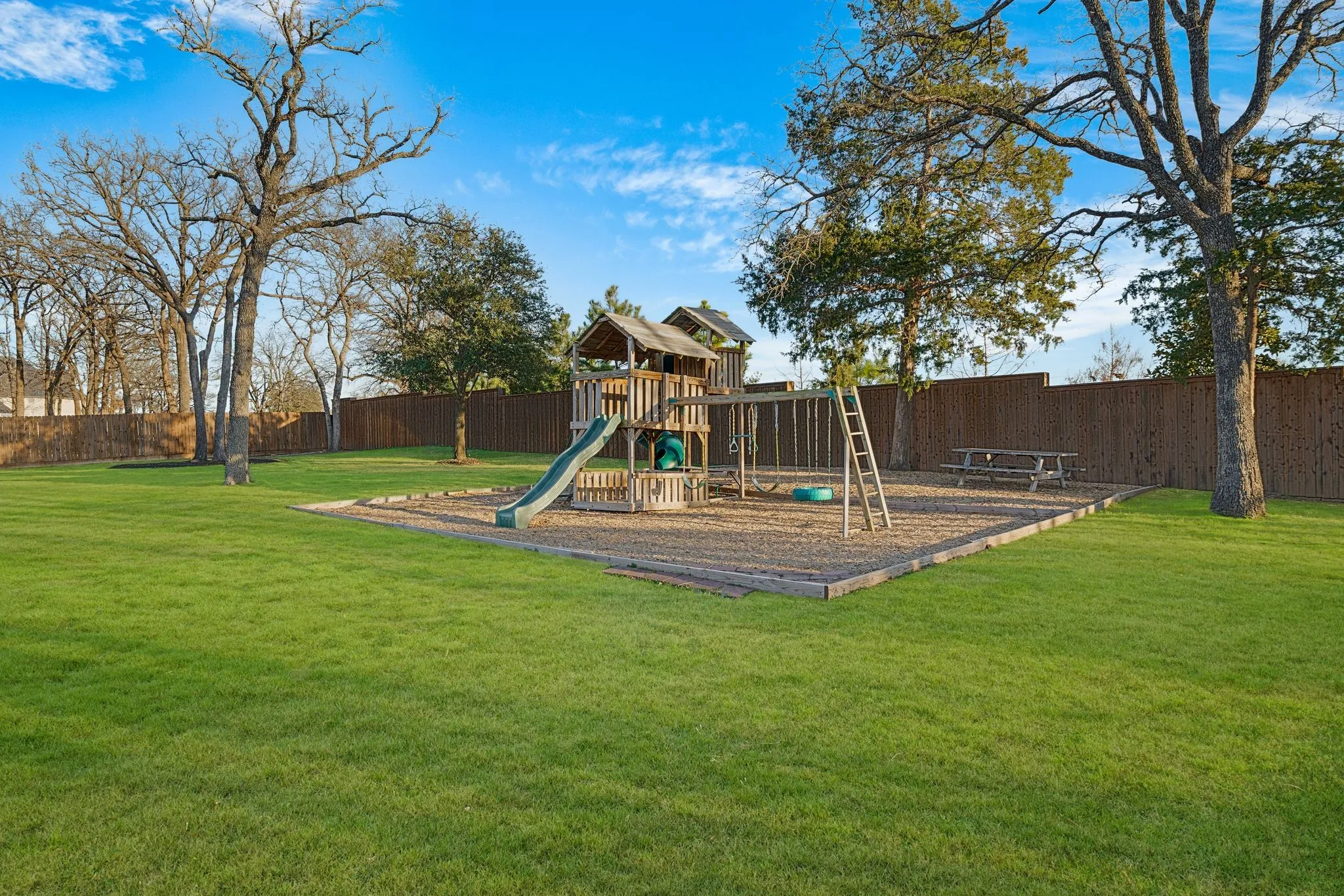 Single Family Residence For Sale in Tarrant County , 1075 W Dove Road, Southlake, Texas 76092, 5 Bedroom, 6 Bathroom, 4 Garage spaces, 7,201 Sqft, built in 2003, mls#21369575, Real Estate Agent in Southlake, Homes For Sale in Tarrant county, Homes For Sale in Southlake, Realtor in Southlake Texas, Real Estate Brokerage Independent Realty Texas, Luminita Cordes Realtor