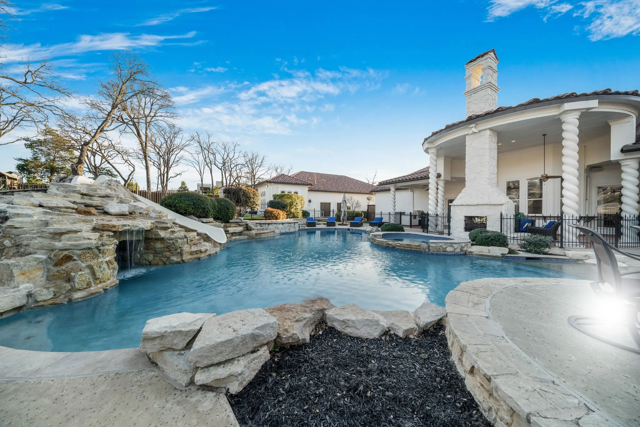 Single Family Residence For Sale in Tarrant County , 1075 W Dove Road, Southlake, Texas 76092, 5 Bedroom, 6 Bathroom, 4 Garage spaces, 7,201 Sqft, built in 2003, mls#21369575, Real Estate Agent in Southlake, Homes For Sale in Tarrant county, Homes For Sale in Southlake, Realtor in Southlake Texas, Real Estate Brokerage Independent Realty Texas, Luminita Cordes Realtor