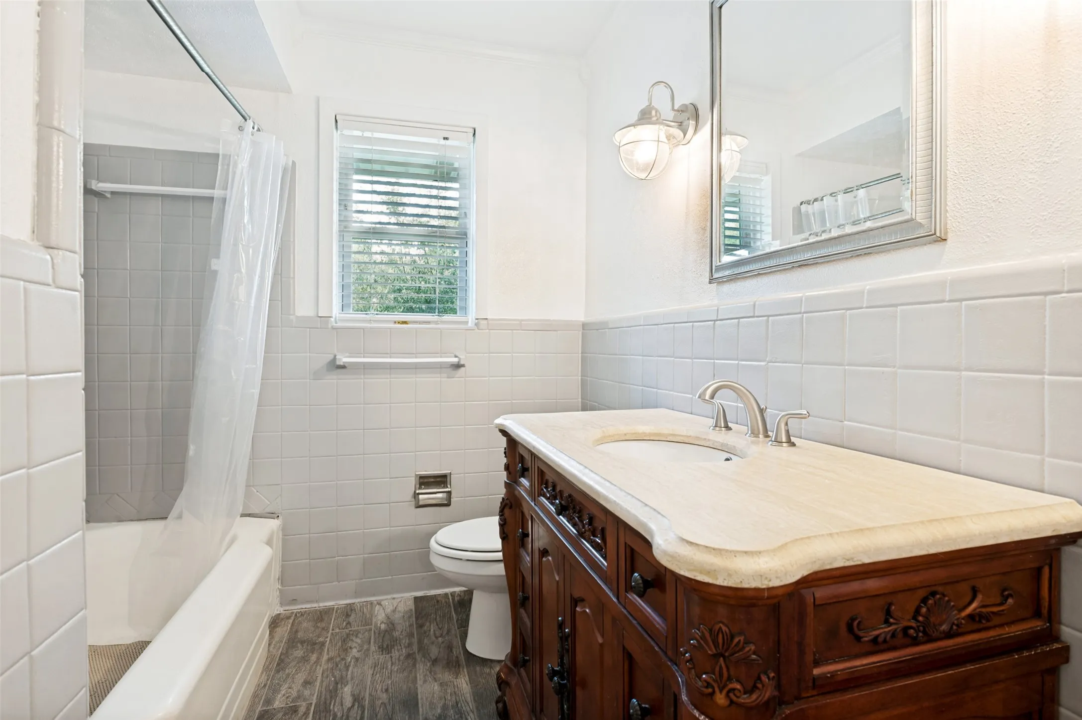 Single Family Residence For Sale in Dallas County , 3161 Waldrop Drive, Dallas, Texas 75229, 3 Bedroom, 2 Bathroom, Garage spaces, 1,456 Sqft, built in 1956, mls#21363784, Real Estate Agent in Dallas, Homes For Sale in Dallas county, Homes For Sale in Dallas, Realtor in Dallas Texas, Real Estate Brokerage Independent Realty Texas, Luminita Cordes Realtor