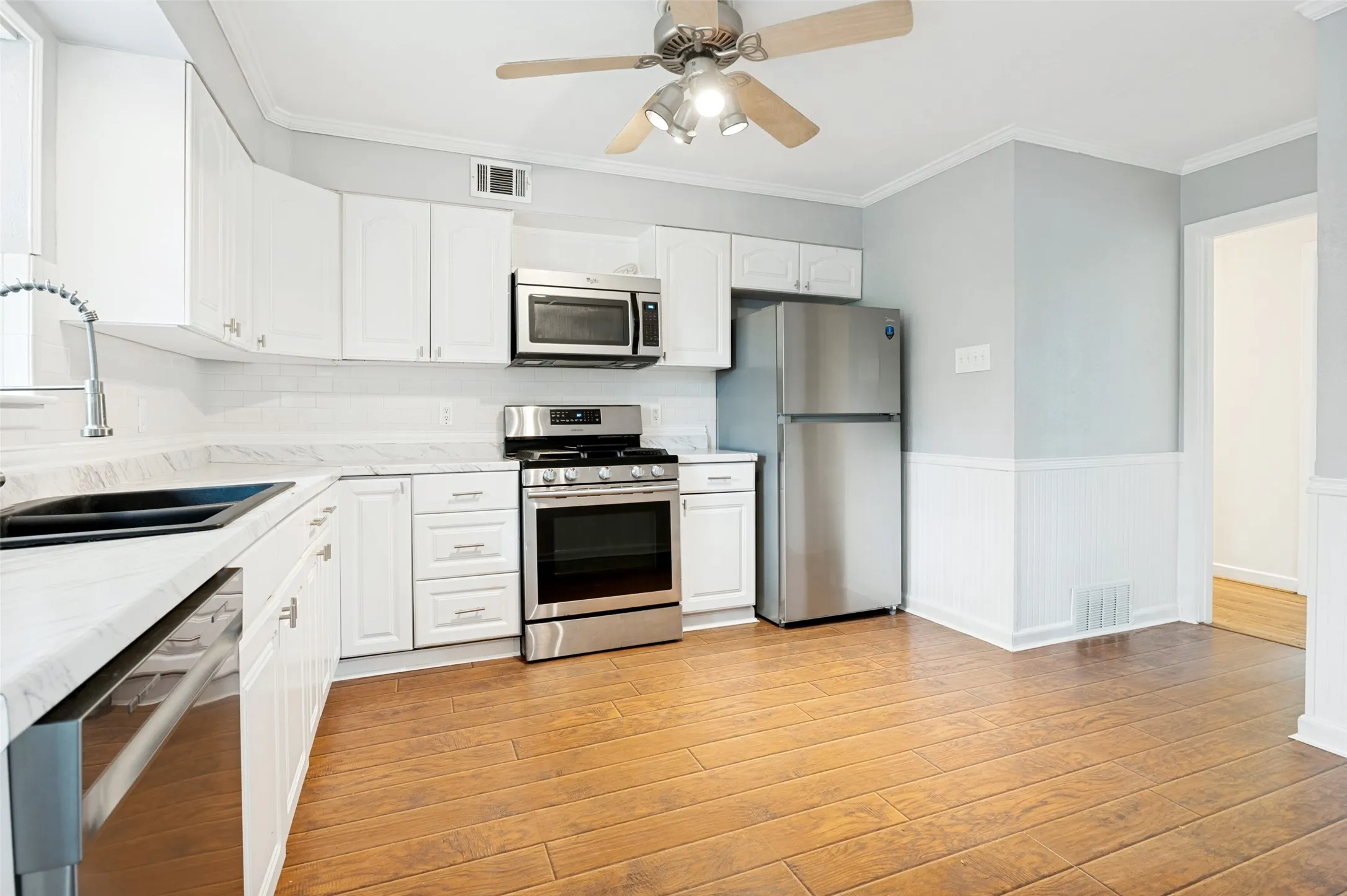 Single Family Residence For Sale in Dallas County , 3161 Waldrop Drive, Dallas, Texas 75229, 3 Bedroom, 2 Bathroom, Garage spaces, 1,456 Sqft, built in 1956, mls#21363784, Real Estate Agent in Dallas, Homes For Sale in Dallas county, Homes For Sale in Dallas, Realtor in Dallas Texas, Real Estate Brokerage Independent Realty Texas, Luminita Cordes Realtor