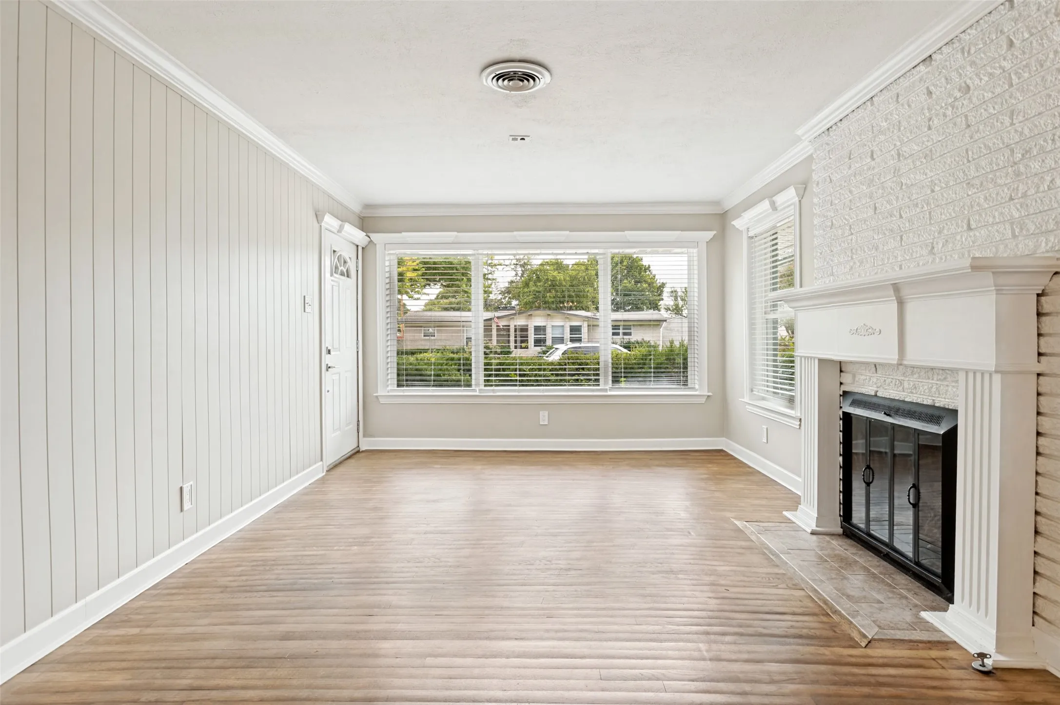 Single Family Residence For Sale in Dallas County , 3161 Waldrop Drive, Dallas, Texas 75229, 3 Bedroom, 2 Bathroom, Garage spaces, 1,456 Sqft, built in 1956, mls#21363784, Real Estate Agent in Dallas, Homes For Sale in Dallas county, Homes For Sale in Dallas, Realtor in Dallas Texas, Real Estate Brokerage Independent Realty Texas, Luminita Cordes Realtor