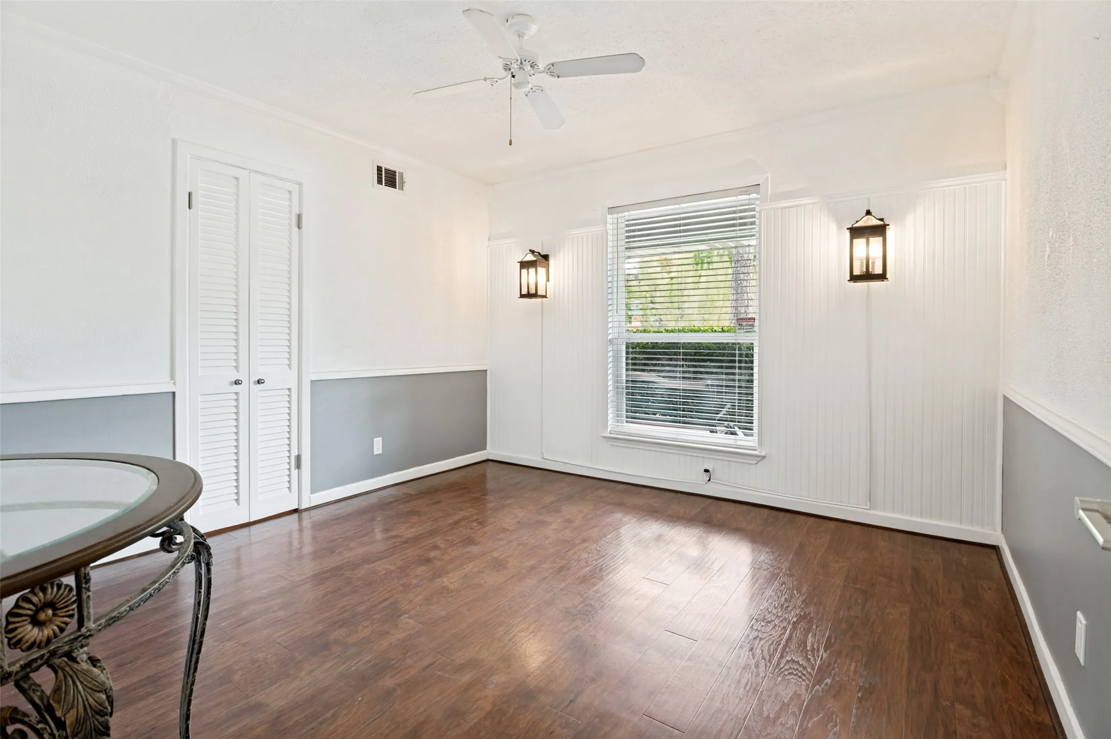 Single Family Residence For Sale in Dallas County , 3161 Waldrop Drive, Dallas, Texas 75229, 3 Bedroom, 2 Bathroom, Garage spaces, 1,456 Sqft, built in 1956, mls#21363784, Real Estate Agent in Dallas, Homes For Sale in Dallas county, Homes For Sale in Dallas, Realtor in Dallas Texas, Real Estate Brokerage Independent Realty Texas, Luminita Cordes Realtor