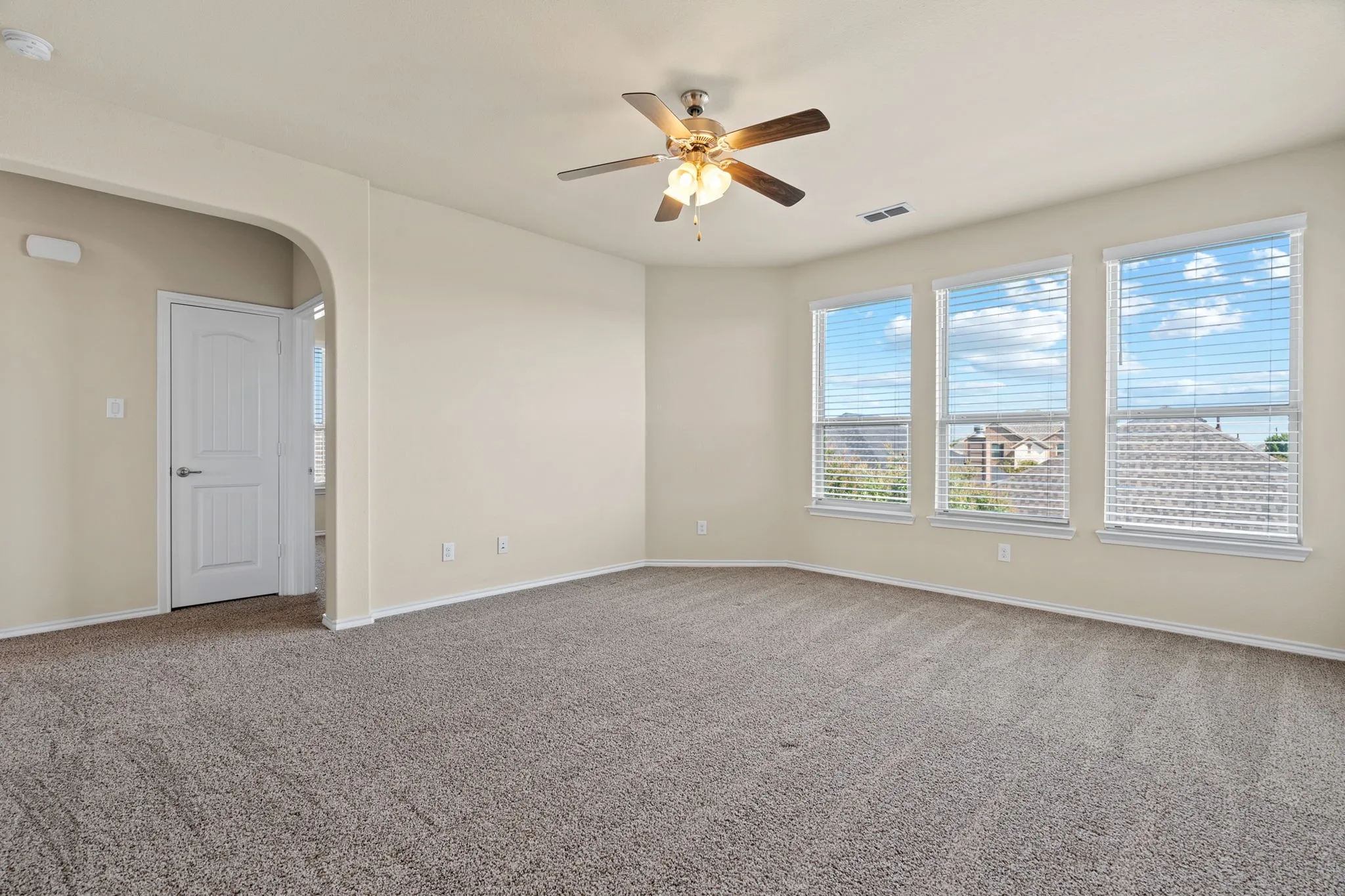 Single Family Residence For Sale in Denton County , 1704 Sparrow Street, Argyle, Texas 76226, 4 Bedroom, 3 Bathroom, 2 Garage spaces, 2,443 Sqft, built in 2016, mls#21364561, Real Estate Agent in Argyle, Homes For Sale in Denton county, Homes For Sale in Argyle, Realtor in Argyle Texas, Real Estate Brokerage Independent Realty Texas, Luminita Cordes Realtor
