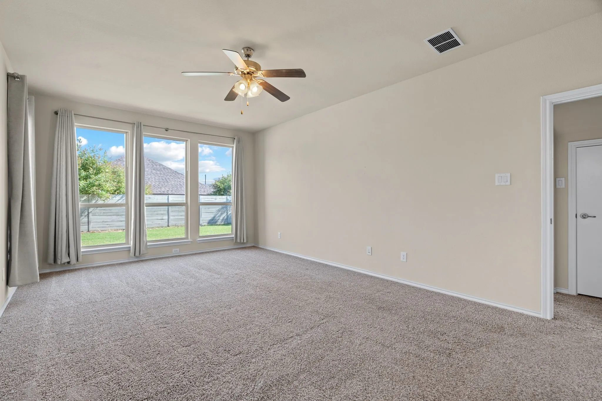 Single Family Residence For Sale in Denton County , 1704 Sparrow Street, Argyle, Texas 76226, 4 Bedroom, 3 Bathroom, 2 Garage spaces, 2,443 Sqft, built in 2016, mls#21364561, Real Estate Agent in Argyle, Homes For Sale in Denton county, Homes For Sale in Argyle, Realtor in Argyle Texas, Real Estate Brokerage Independent Realty Texas, Luminita Cordes Realtor