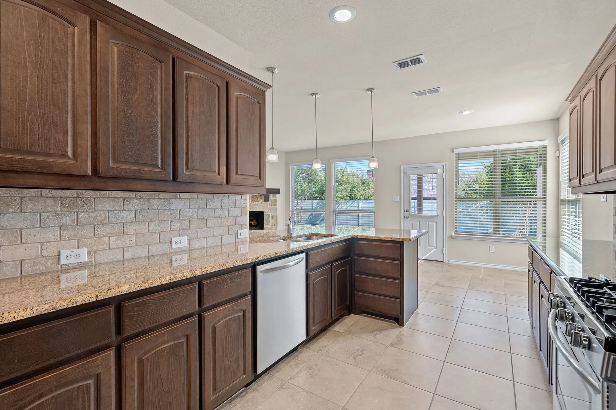Single Family Residence For Sale in Denton County , 1704 Sparrow Street, Argyle, Texas 76226, 4 Bedroom, 3 Bathroom, 2 Garage spaces, 2,443 Sqft, built in 2016, mls#21364561, Real Estate Agent in Argyle, Homes For Sale in Denton county, Homes For Sale in Argyle, Realtor in Argyle Texas, Real Estate Brokerage Independent Realty Texas, Luminita Cordes Realtor