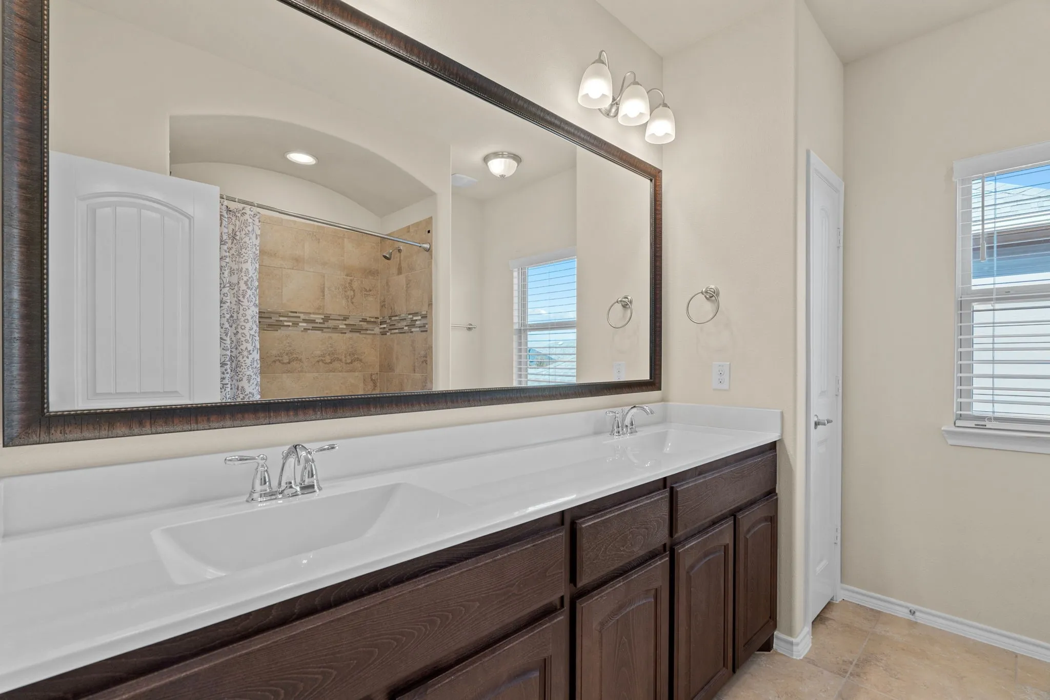 Single Family Residence For Sale in Denton County , 1704 Sparrow Street, Argyle, Texas 76226, 4 Bedroom, 3 Bathroom, 2 Garage spaces, 2,443 Sqft, built in 2016, mls#21364561, Real Estate Agent in Argyle, Homes For Sale in Denton county, Homes For Sale in Argyle, Realtor in Argyle Texas, Real Estate Brokerage Independent Realty Texas, Luminita Cordes Realtor