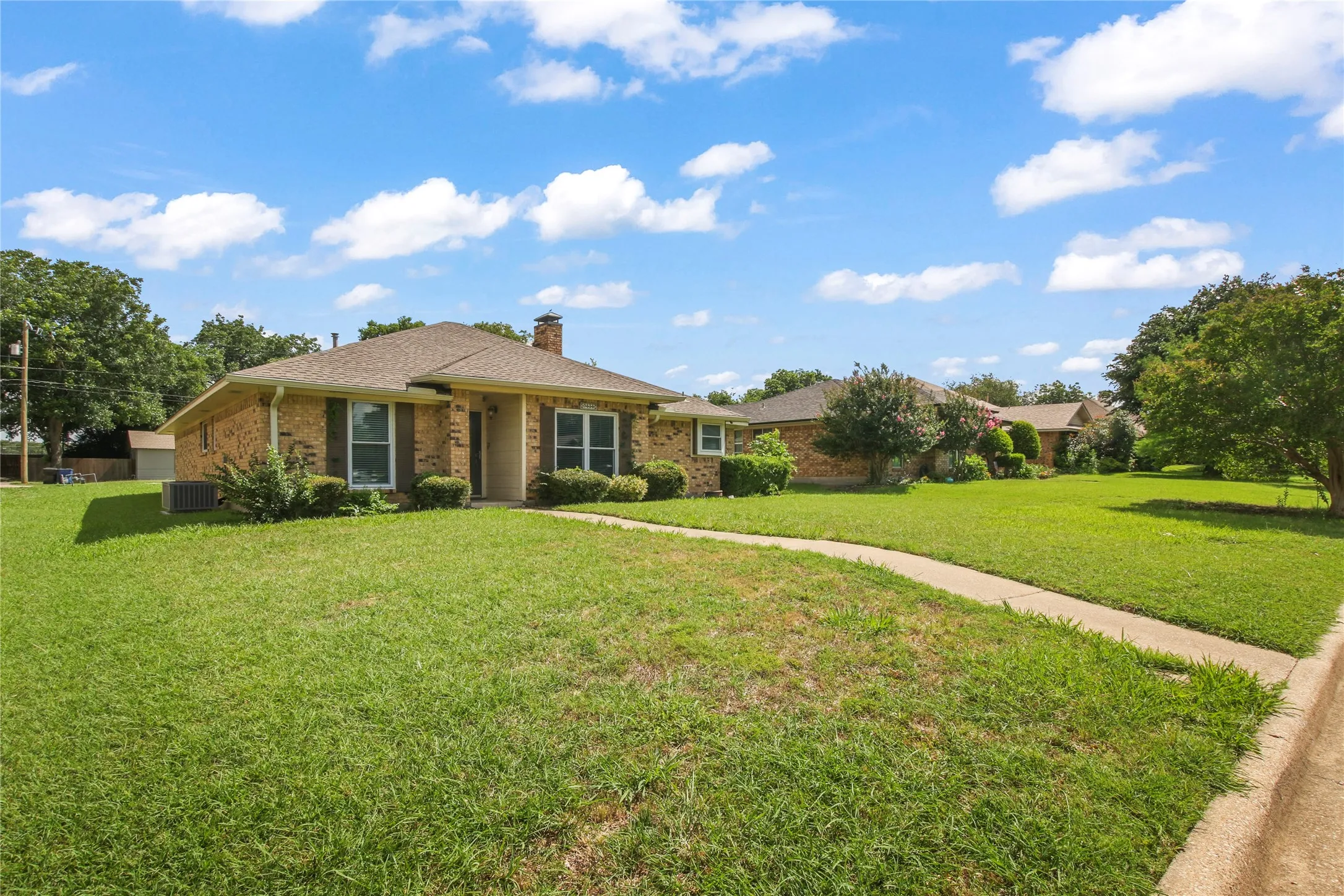 Single Family Residence For Rent in Collin County , 7838 Williams Avenue, Frisco, Texas 75033, 3 Bedroom, 2 Bathroom, 2 Garage spaces, 1,652 Sqft, built in 1983, mls#21369592, Real Estate Agent in Frisco, Homes For Rent in Collin county, Homes For Rent in Frisco, Realtor in Frisco Texas, Real Estate Brokerage Independent Realty Texas, Luminita Cordes Realtor