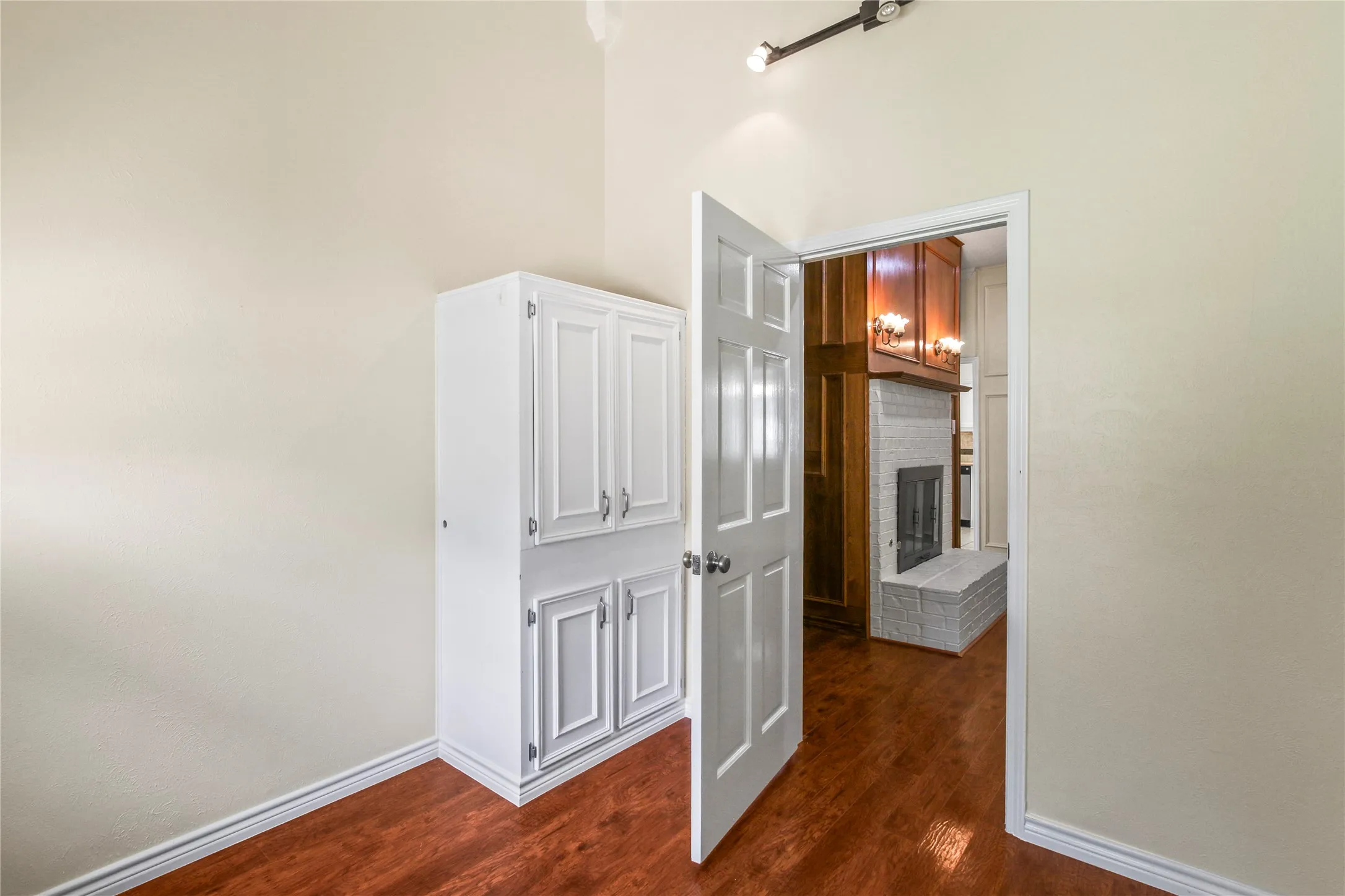 Single Family Residence For Rent in Collin County , 7838 Williams Avenue, Frisco, Texas 75033, 3 Bedroom, 2 Bathroom, 2 Garage spaces, 1,652 Sqft, built in 1983, mls#21369592, Real Estate Agent in Frisco, Homes For Rent in Collin county, Homes For Rent in Frisco, Realtor in Frisco Texas, Real Estate Brokerage Independent Realty Texas, Luminita Cordes Realtor