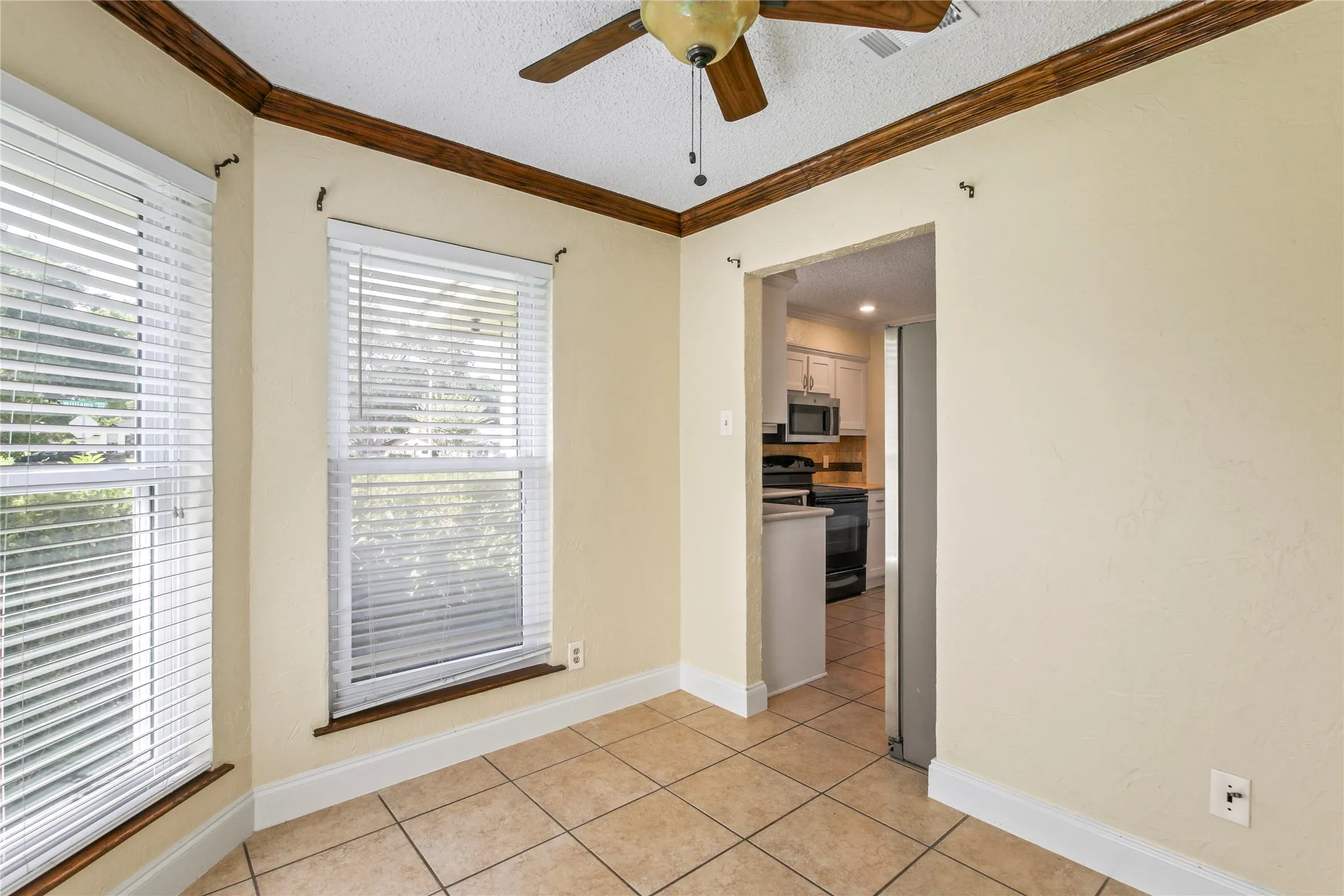 Single Family Residence For Rent in Collin County , 7838 Williams Avenue, Frisco, Texas 75033, 3 Bedroom, 2 Bathroom, 2 Garage spaces, 1,652 Sqft, built in 1983, mls#21369592, Real Estate Agent in Frisco, Homes For Rent in Collin county, Homes For Rent in Frisco, Realtor in Frisco Texas, Real Estate Brokerage Independent Realty Texas, Luminita Cordes Realtor