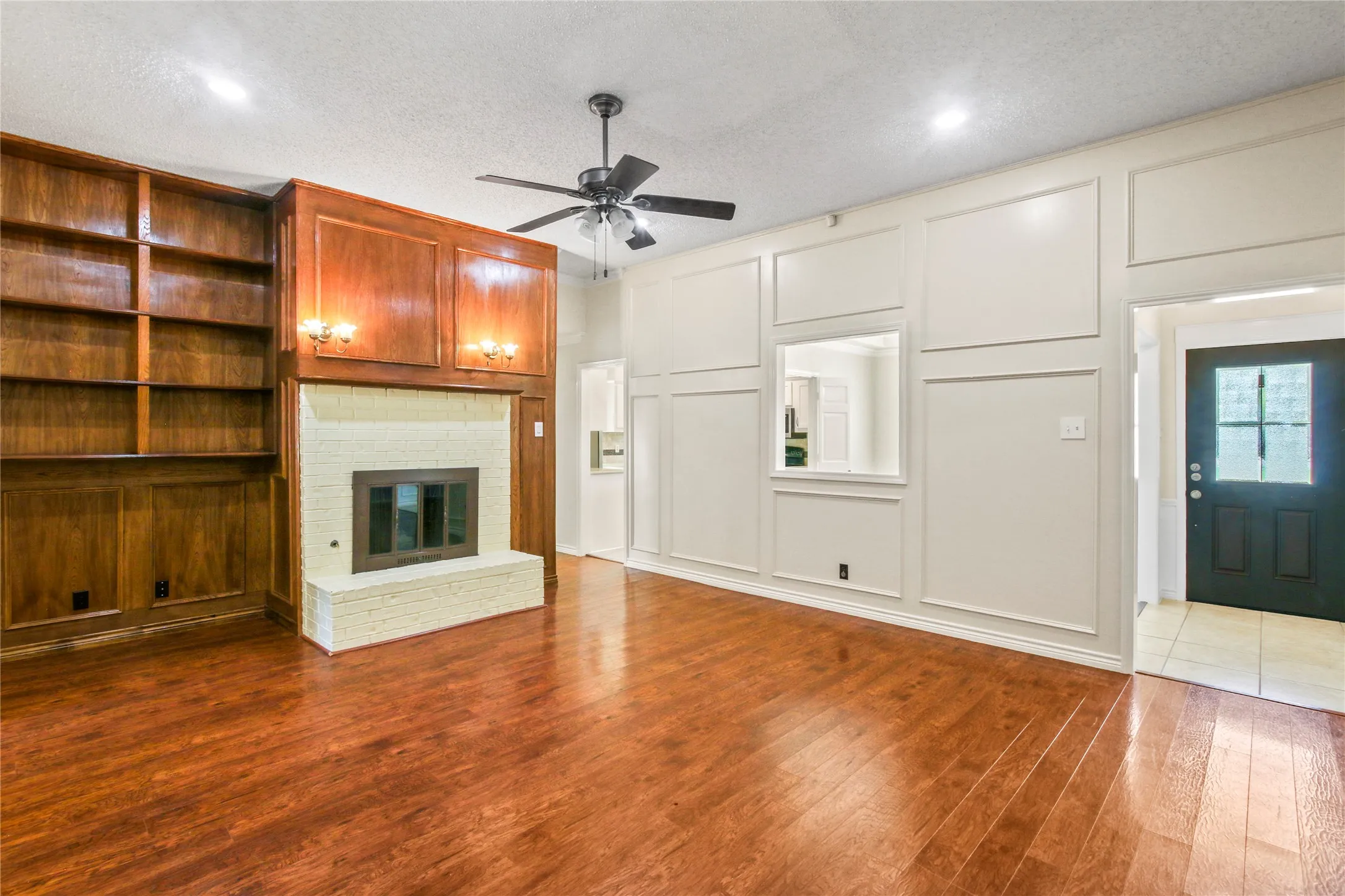 Single Family Residence For Rent in Collin County , 7838 Williams Avenue, Frisco, Texas 75033, 3 Bedroom, 2 Bathroom, 2 Garage spaces, 1,652 Sqft, built in 1983, mls#21369592, Real Estate Agent in Frisco, Homes For Rent in Collin county, Homes For Rent in Frisco, Realtor in Frisco Texas, Real Estate Brokerage Independent Realty Texas, Luminita Cordes Realtor