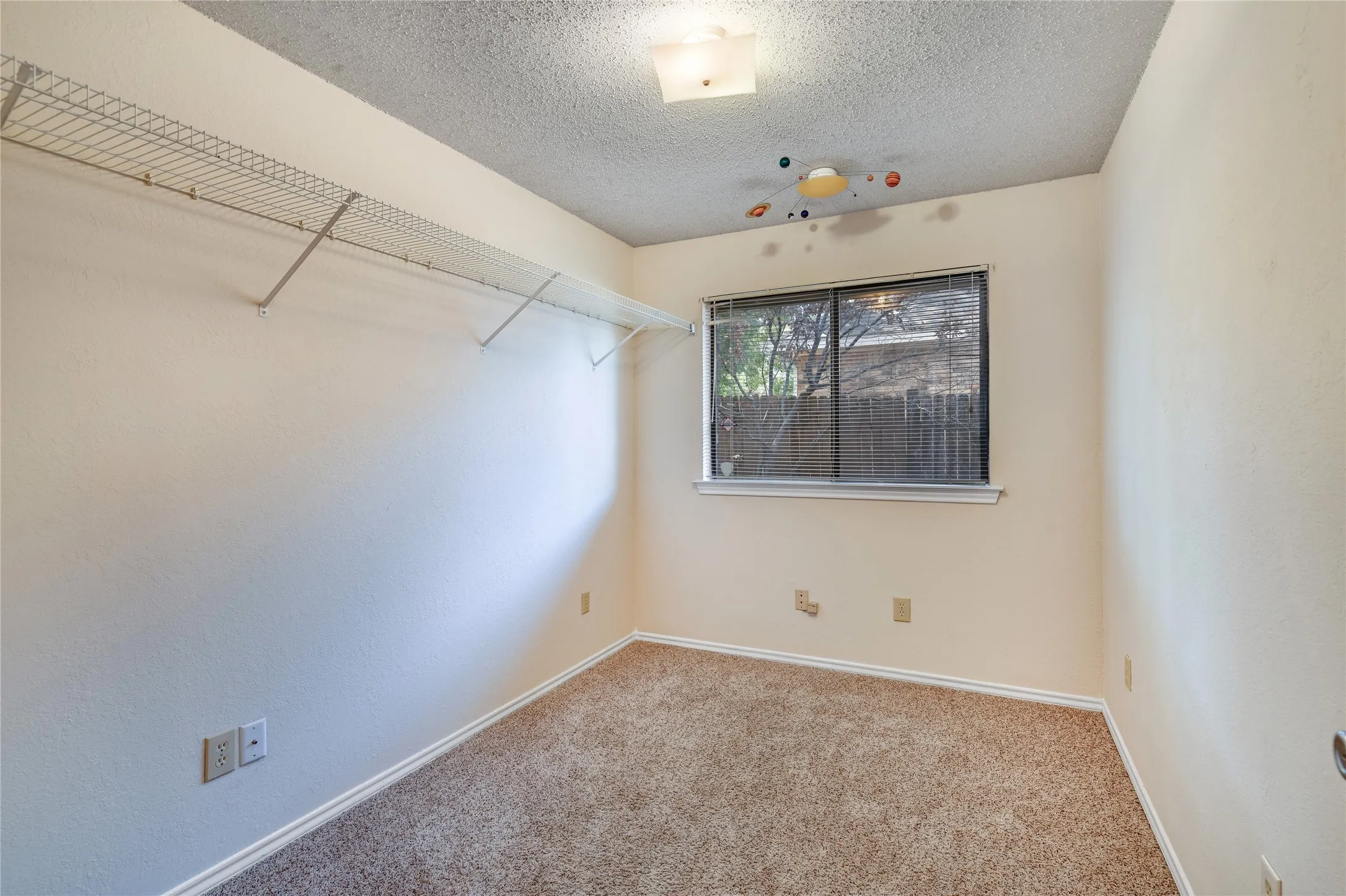 Single Family Residence For Rent in Collin County , 8241 Christie Drive, Frisco, Texas 75033, 3 Bedroom, 2 Bathroom, 2 Garage spaces, 1,669 Sqft, built in 1985, mls#21368180, Real Estate Agent in Frisco, Homes For Rent in Collin county, Homes For Rent in Frisco, Realtor in Frisco Texas, Real Estate Brokerage Independent Realty Texas, Luminita Cordes Realtor