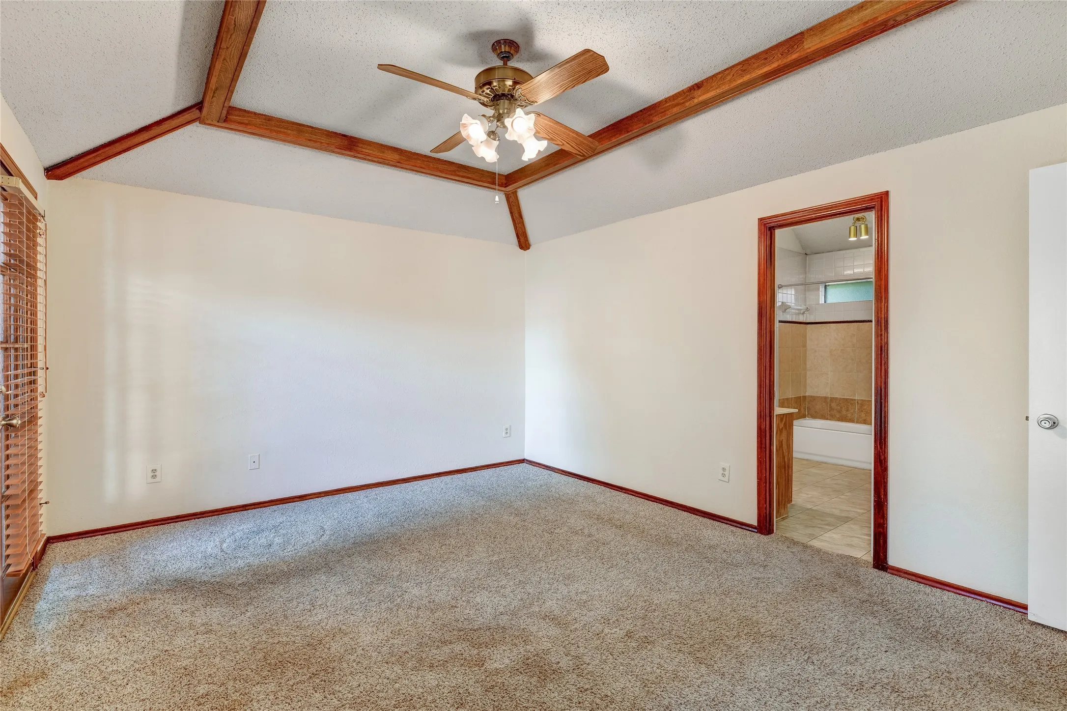 Single Family Residence For Rent in Collin County , 8241 Christie Drive, Frisco, Texas 75033, 3 Bedroom, 2 Bathroom, 2 Garage spaces, 1,669 Sqft, built in 1985, mls#21368180, Real Estate Agent in Frisco, Homes For Rent in Collin county, Homes For Rent in Frisco, Realtor in Frisco Texas, Real Estate Brokerage Independent Realty Texas, Luminita Cordes Realtor