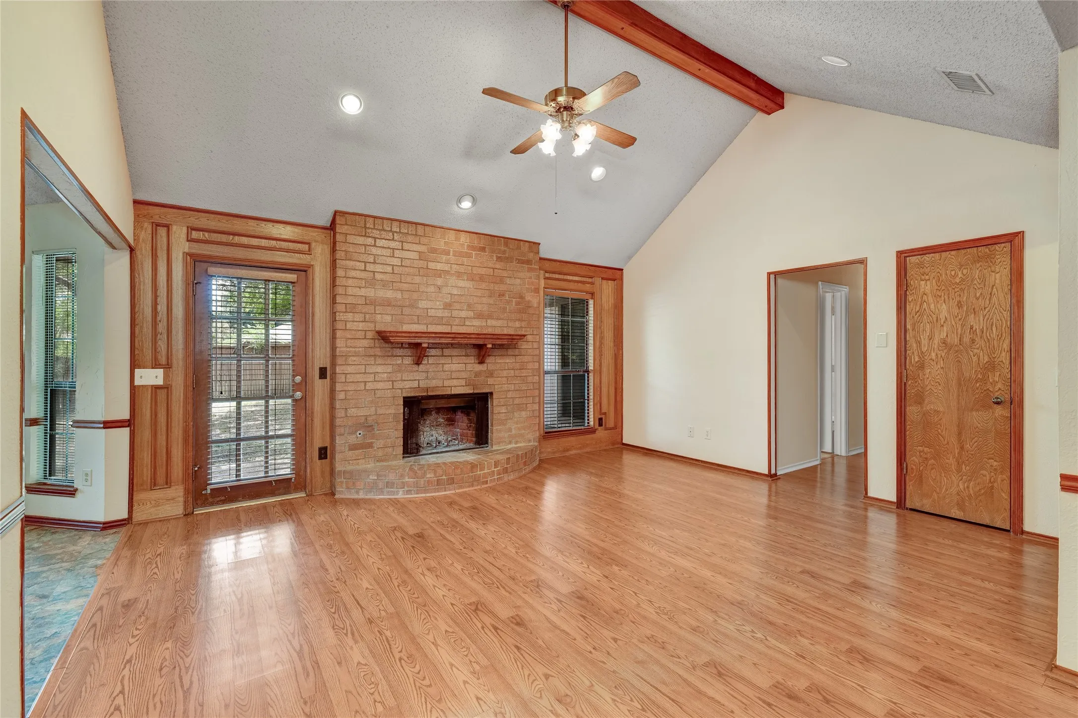 Single Family Residence For Rent in Collin County , 8241 Christie Drive, Frisco, Texas 75033, 3 Bedroom, 2 Bathroom, 2 Garage spaces, 1,669 Sqft, built in 1985, mls#21368180, Real Estate Agent in Frisco, Homes For Rent in Collin county, Homes For Rent in Frisco, Realtor in Frisco Texas, Real Estate Brokerage Independent Realty Texas, Luminita Cordes Realtor