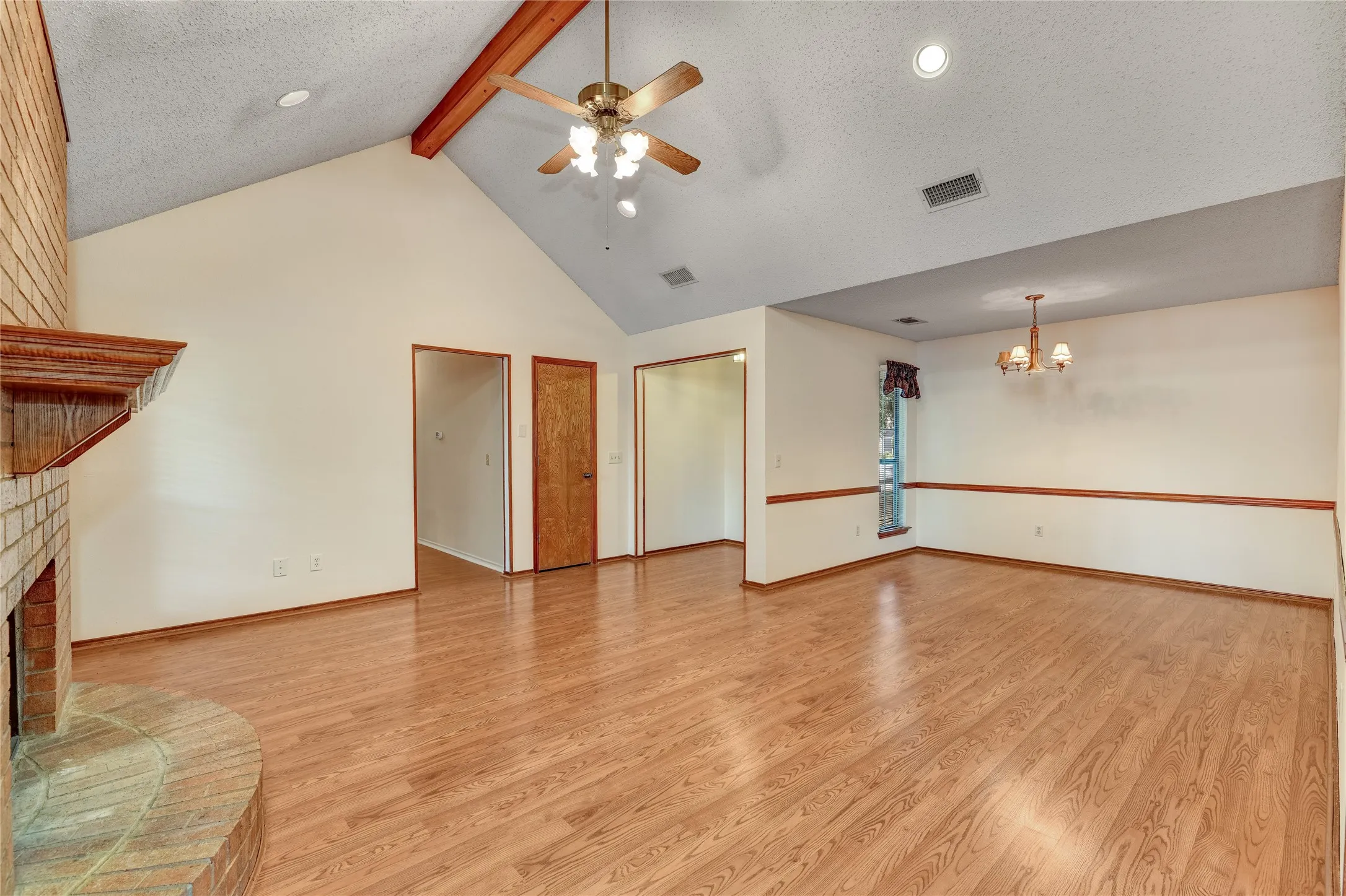 Single Family Residence For Rent in Collin County , 8241 Christie Drive, Frisco, Texas 75033, 3 Bedroom, 2 Bathroom, 2 Garage spaces, 1,669 Sqft, built in 1985, mls#21368180, Real Estate Agent in Frisco, Homes For Rent in Collin county, Homes For Rent in Frisco, Realtor in Frisco Texas, Real Estate Brokerage Independent Realty Texas, Luminita Cordes Realtor