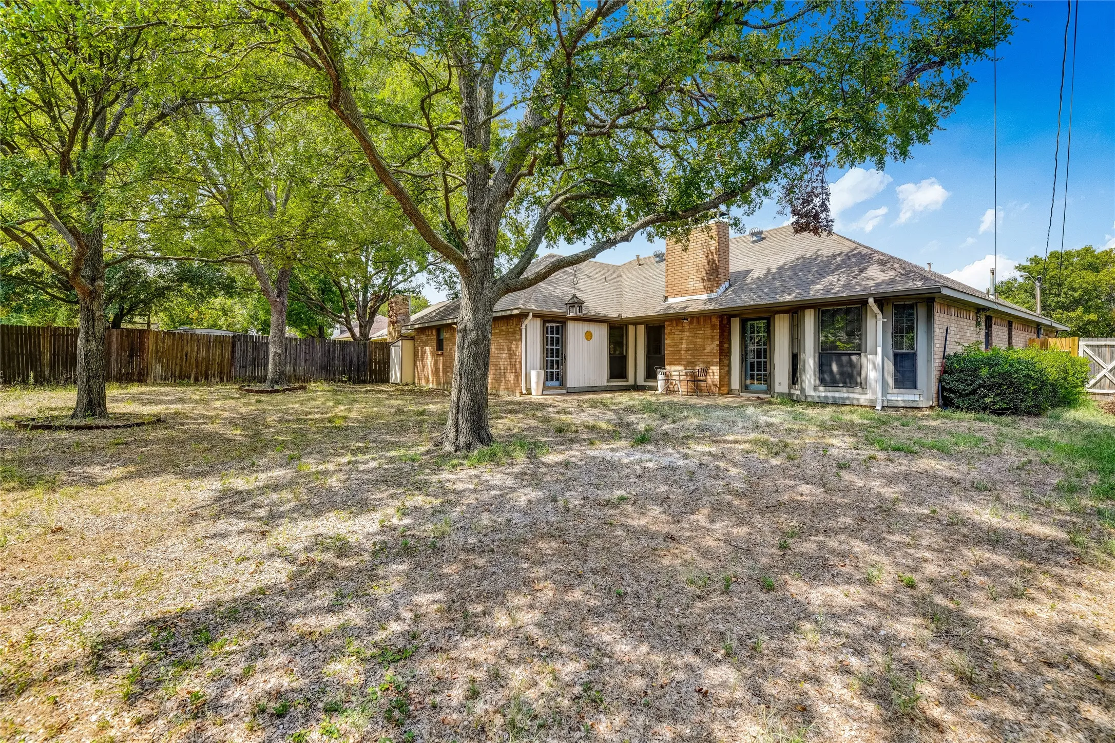 Single Family Residence For Rent in Collin County , 8241 Christie Drive, Frisco, Texas 75033, 3 Bedroom, 2 Bathroom, 2 Garage spaces, 1,669 Sqft, built in 1985, mls#21368180, Real Estate Agent in Frisco, Homes For Rent in Collin county, Homes For Rent in Frisco, Realtor in Frisco Texas, Real Estate Brokerage Independent Realty Texas, Luminita Cordes Realtor