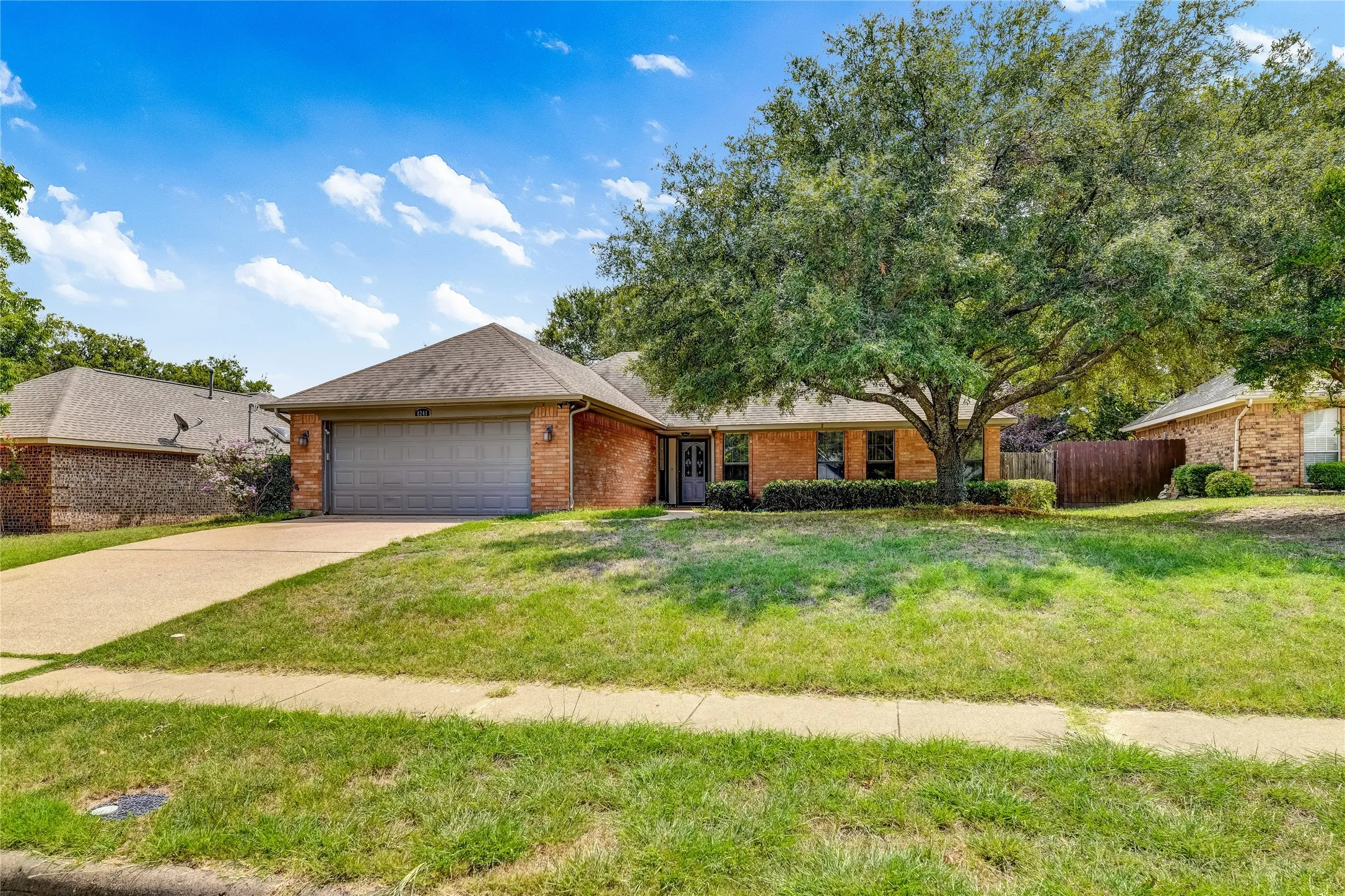 Single Family Residence For Rent in Collin County , 8241 Christie Drive, Frisco, Texas 75033, 3 Bedroom, 2 Bathroom, 2 Garage spaces, 1,669 Sqft, built in 1985, mls#21368180, Real Estate Agent in Frisco, Homes For Rent in Collin county, Homes For Rent in Frisco, Realtor in Frisco Texas, Real Estate Brokerage Independent Realty Texas, Luminita Cordes Realtor