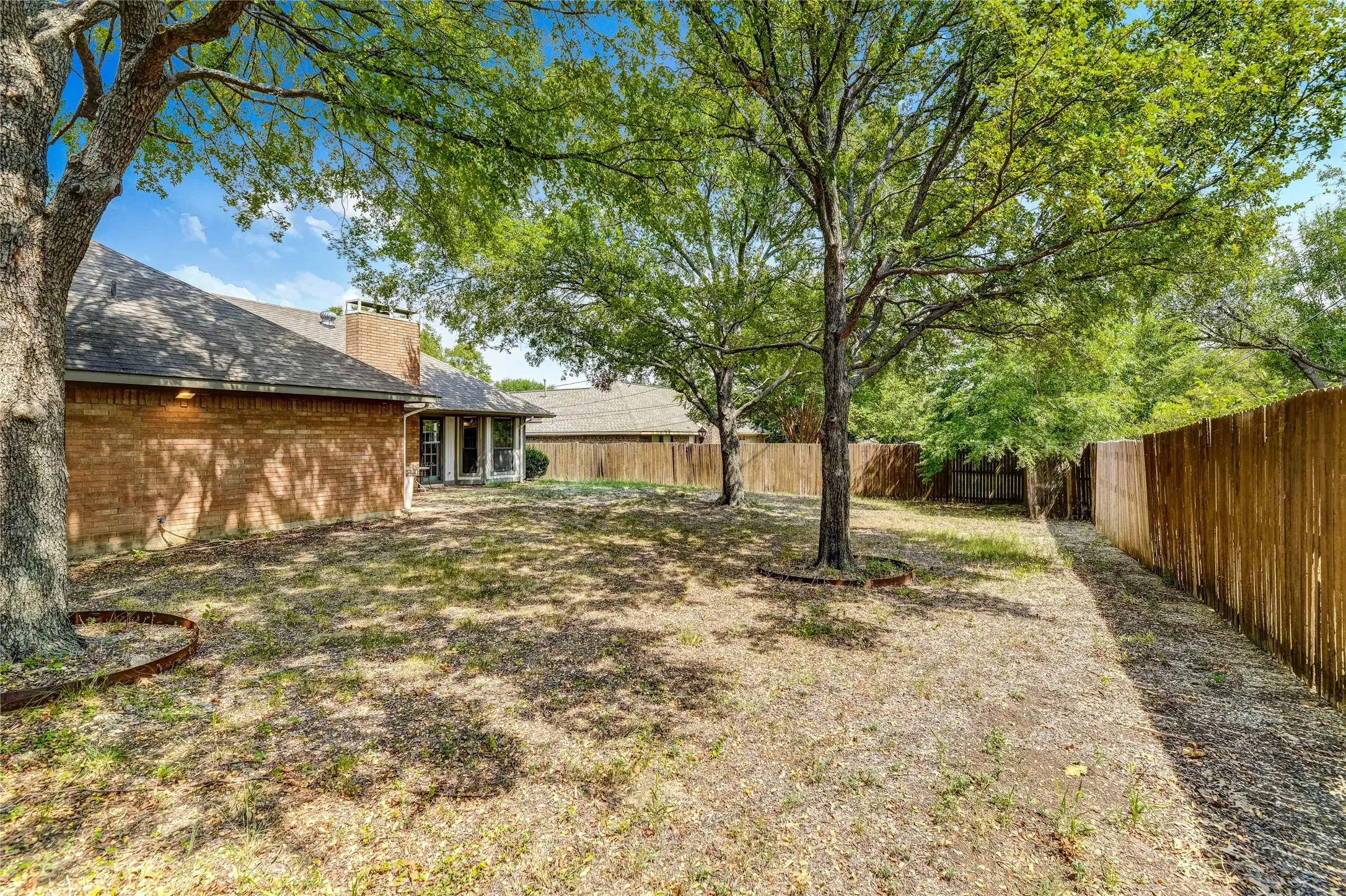 Single Family Residence For Rent in Collin County , 8241 Christie Drive, Frisco, Texas 75033, 3 Bedroom, 2 Bathroom, 2 Garage spaces, 1,669 Sqft, built in 1985, mls#21368180, Real Estate Agent in Frisco, Homes For Rent in Collin county, Homes For Rent in Frisco, Realtor in Frisco Texas, Real Estate Brokerage Independent Realty Texas, Luminita Cordes Realtor