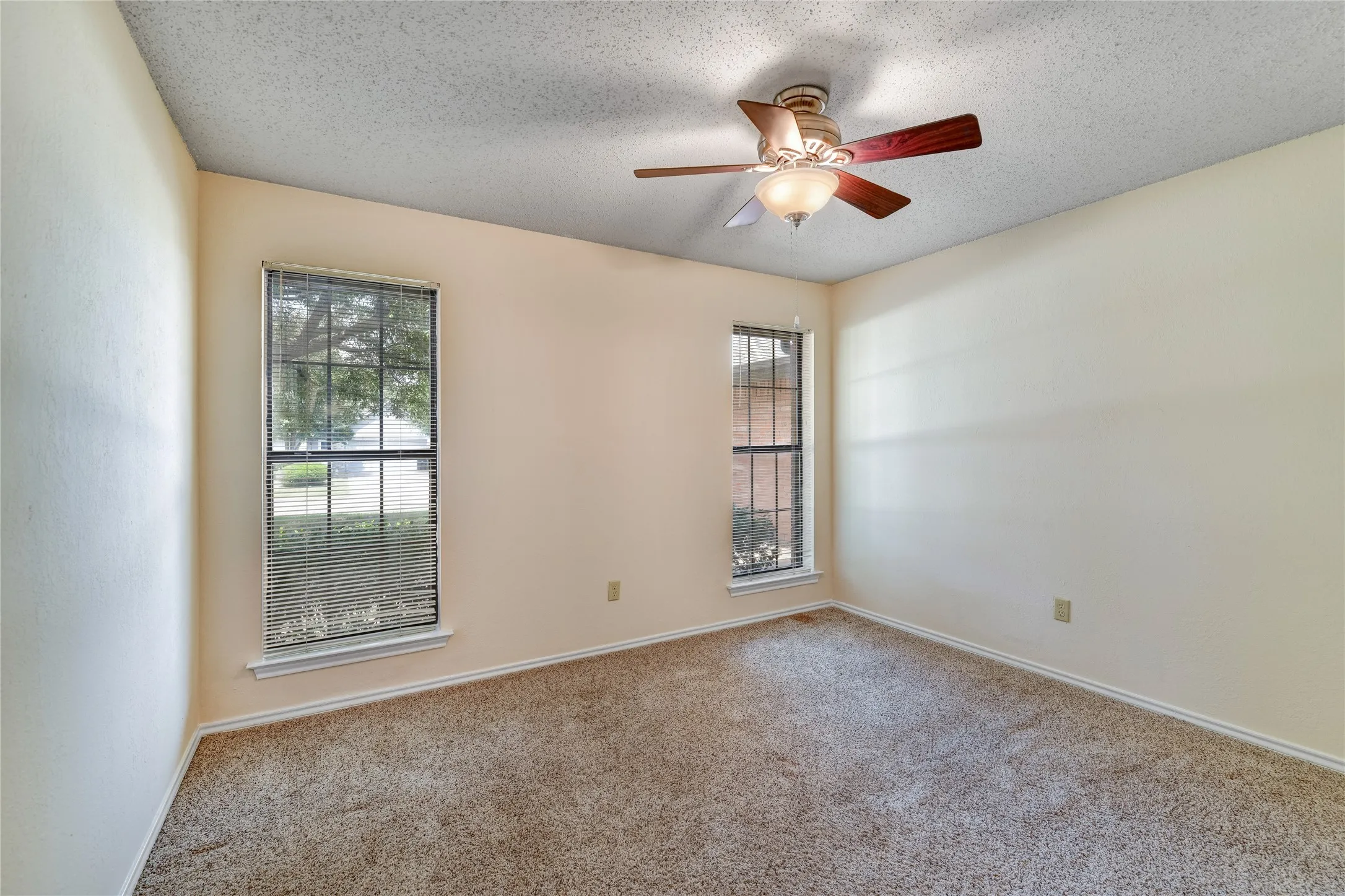Single Family Residence For Rent in Collin County , 8241 Christie Drive, Frisco, Texas 75033, 3 Bedroom, 2 Bathroom, 2 Garage spaces, 1,669 Sqft, built in 1985, mls#21368180, Real Estate Agent in Frisco, Homes For Rent in Collin county, Homes For Rent in Frisco, Realtor in Frisco Texas, Real Estate Brokerage Independent Realty Texas, Luminita Cordes Realtor