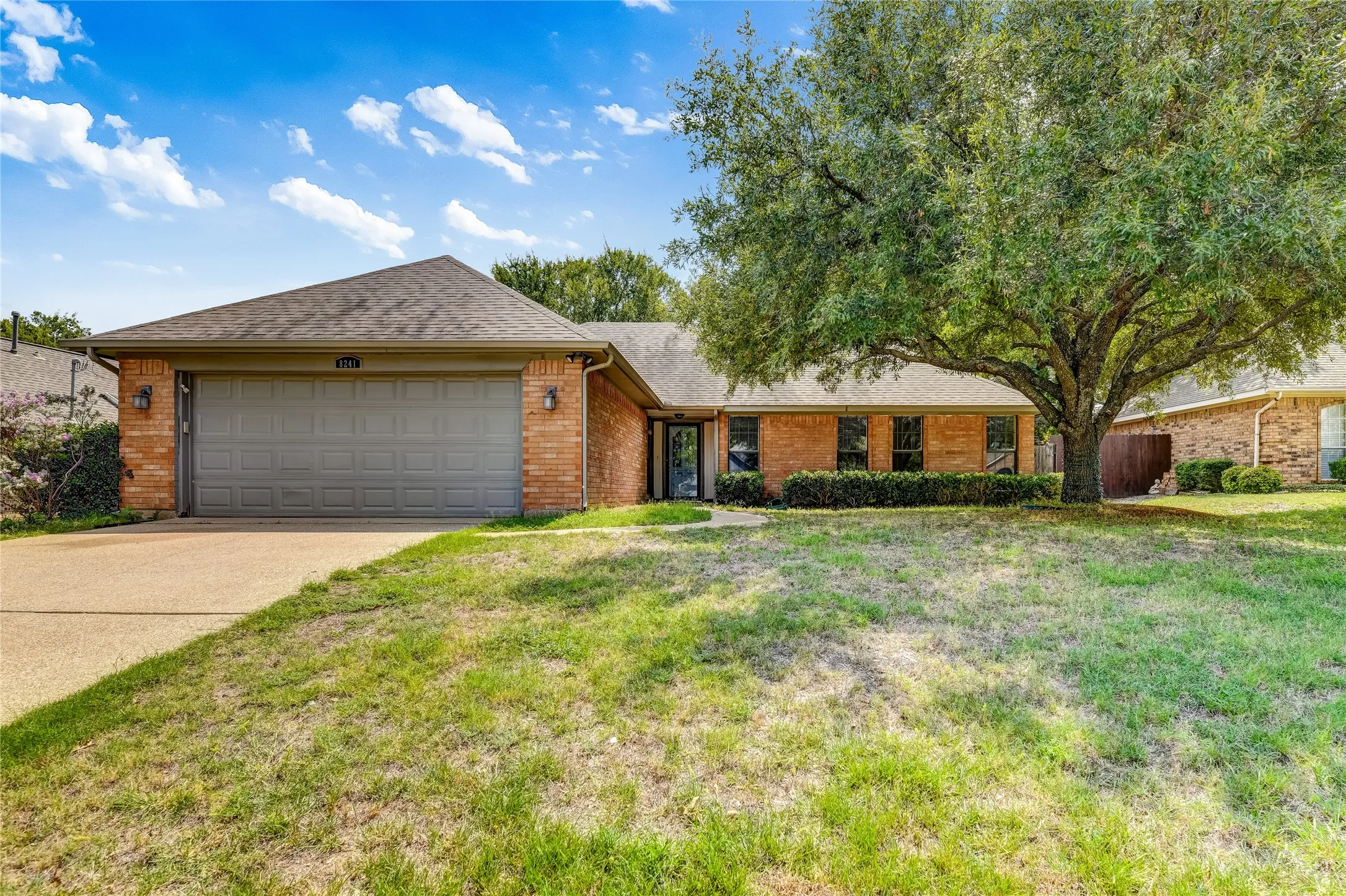 Single Family Residence For Rent in Collin County , 8241 Christie Drive, Frisco, Texas 75033, 3 Bedroom, 2 Bathroom, 2 Garage spaces, 1,669 Sqft, built in 1985, mls#21368180, Real Estate Agent in Frisco, Homes For Rent in Collin county, Homes For Rent in Frisco, Realtor in Frisco Texas, Real Estate Brokerage Independent Realty Texas, Luminita Cordes Realtor