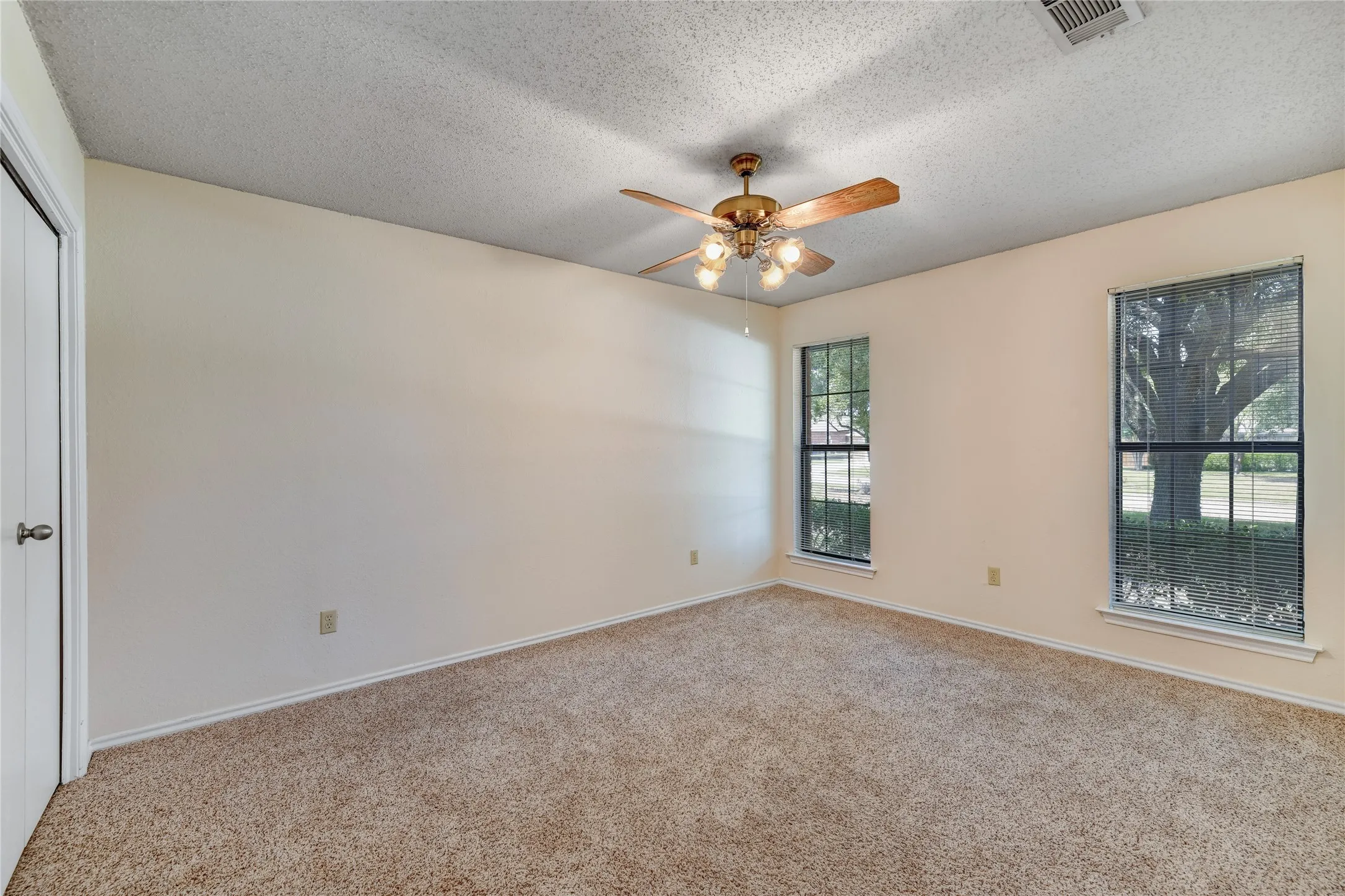 Single Family Residence For Rent in Collin County , 8241 Christie Drive, Frisco, Texas 75033, 3 Bedroom, 2 Bathroom, 2 Garage spaces, 1,669 Sqft, built in 1985, mls#21368180, Real Estate Agent in Frisco, Homes For Rent in Collin county, Homes For Rent in Frisco, Realtor in Frisco Texas, Real Estate Brokerage Independent Realty Texas, Luminita Cordes Realtor