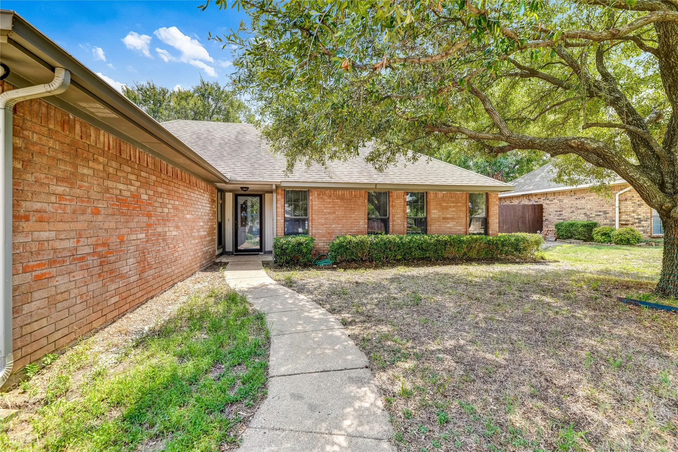 Single Family Residence For Rent in Collin County , 8241 Christie Drive, Frisco, Texas 75033, 3 Bedroom, 2 Bathroom, 2 Garage spaces, 1,669 Sqft, built in 1985, mls#21368180, Real Estate Agent in Frisco, Homes For Rent in Collin county, Homes For Rent in Frisco, Realtor in Frisco Texas, Real Estate Brokerage Independent Realty Texas, Luminita Cordes Realtor