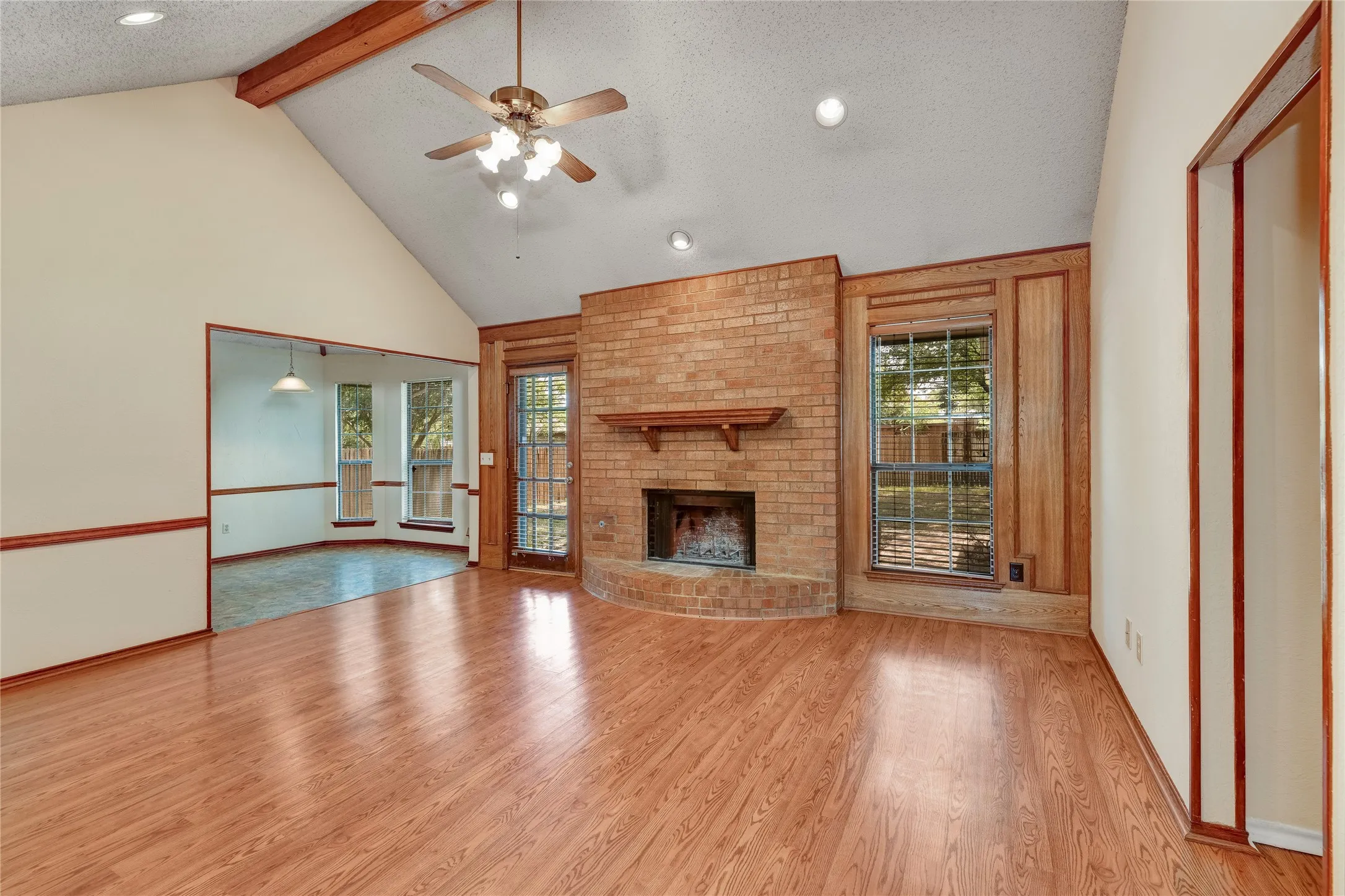 Single Family Residence For Rent in Collin County , 8241 Christie Drive, Frisco, Texas 75033, 3 Bedroom, 2 Bathroom, 2 Garage spaces, 1,669 Sqft, built in 1985, mls#21368180, Real Estate Agent in Frisco, Homes For Rent in Collin county, Homes For Rent in Frisco, Realtor in Frisco Texas, Real Estate Brokerage Independent Realty Texas, Luminita Cordes Realtor