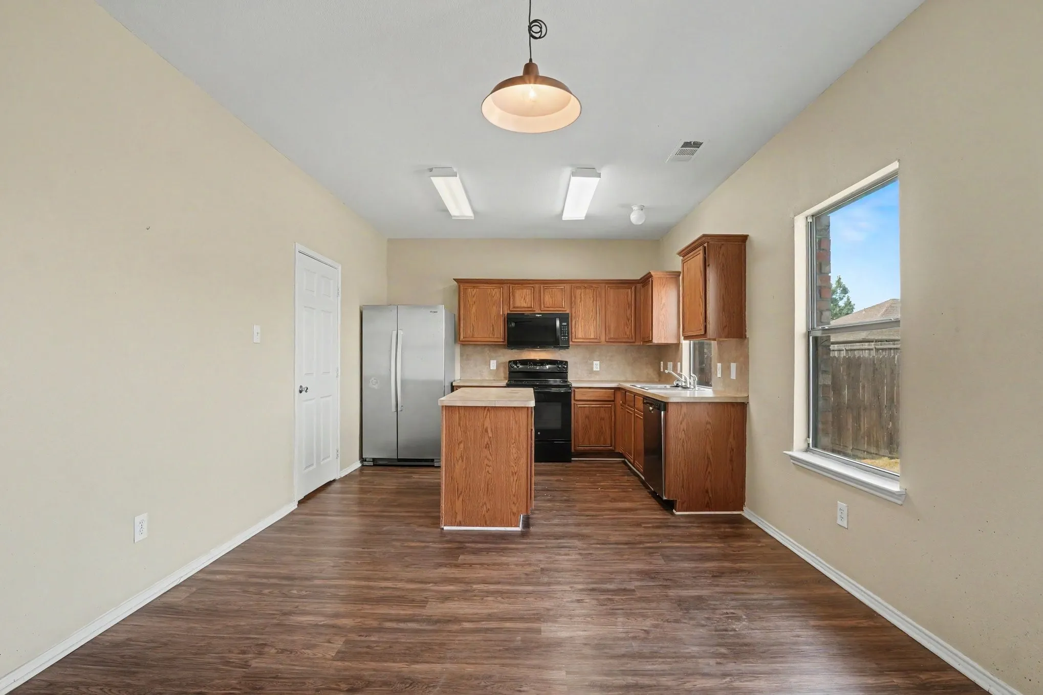Single Family Residence For Sale in Collin County , 125 Prairie View Drive, Princeton, Texas 75407, 4 Bedroom, 3 Bathroom, 2 Garage spaces, 2,621 Sqft, built in 2005, mls#21365901, Real Estate Agent in Princeton, Homes For Sale in Collin county, Homes For Sale in Princeton, Realtor in Princeton Texas, Real Estate Brokerage Independent Realty Texas, Luminita Cordes Realtor