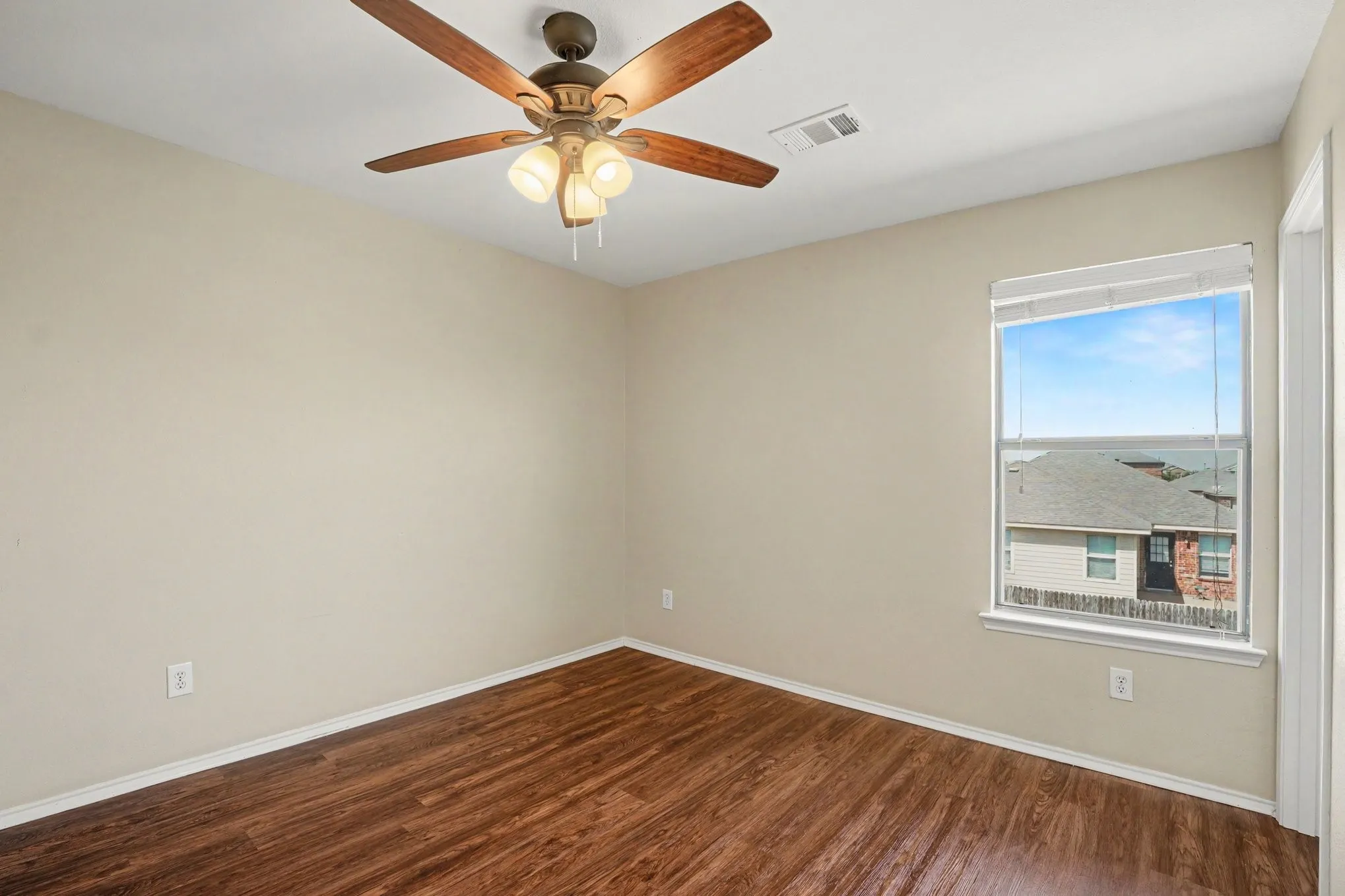 Single Family Residence For Sale in Collin County , 125 Prairie View Drive, Princeton, Texas 75407, 4 Bedroom, 3 Bathroom, 2 Garage spaces, 2,621 Sqft, built in 2005, mls#21365901, Real Estate Agent in Princeton, Homes For Sale in Collin county, Homes For Sale in Princeton, Realtor in Princeton Texas, Real Estate Brokerage Independent Realty Texas, Luminita Cordes Realtor
